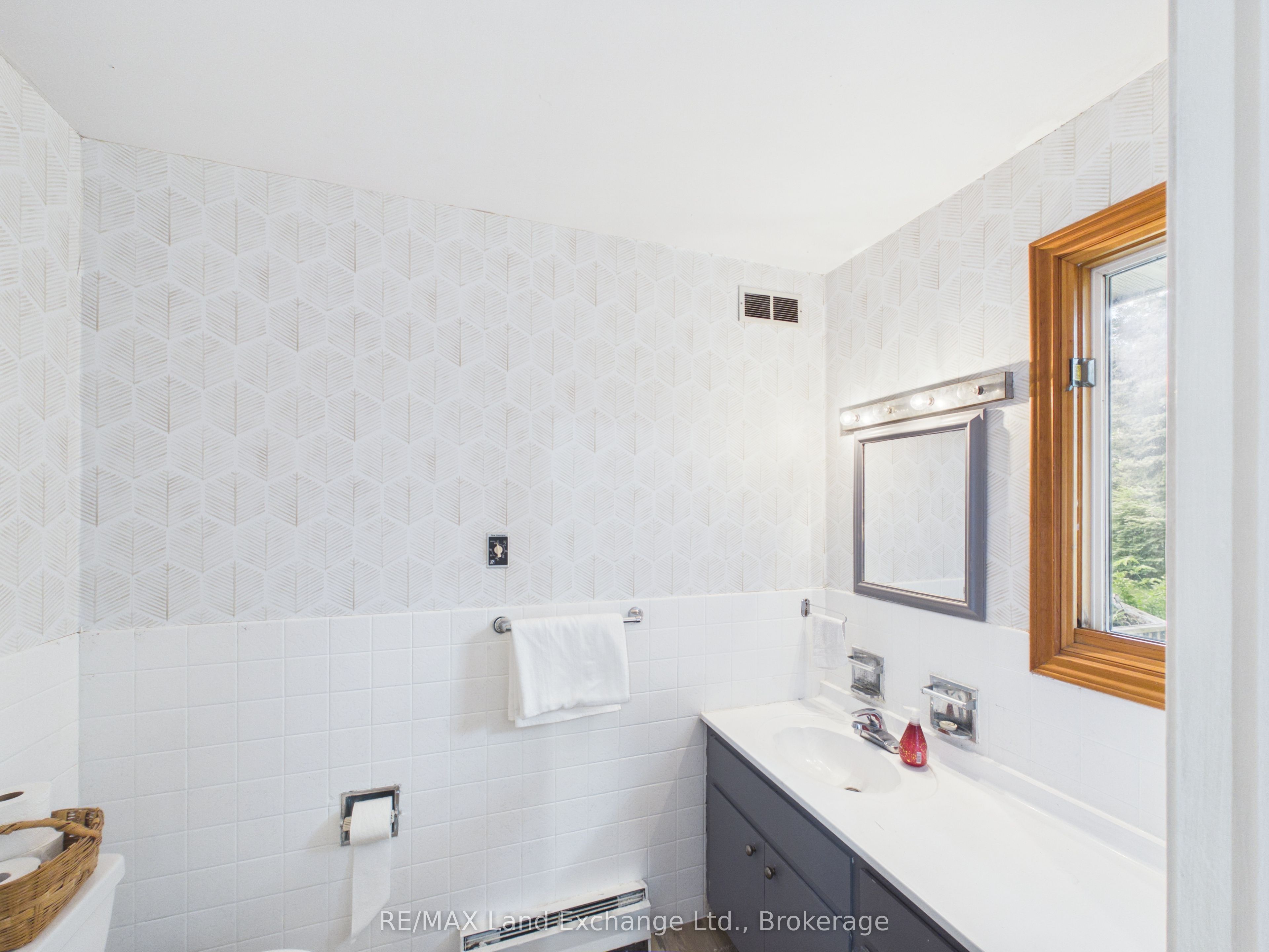 28 Penetangore Row S Property Photo 15