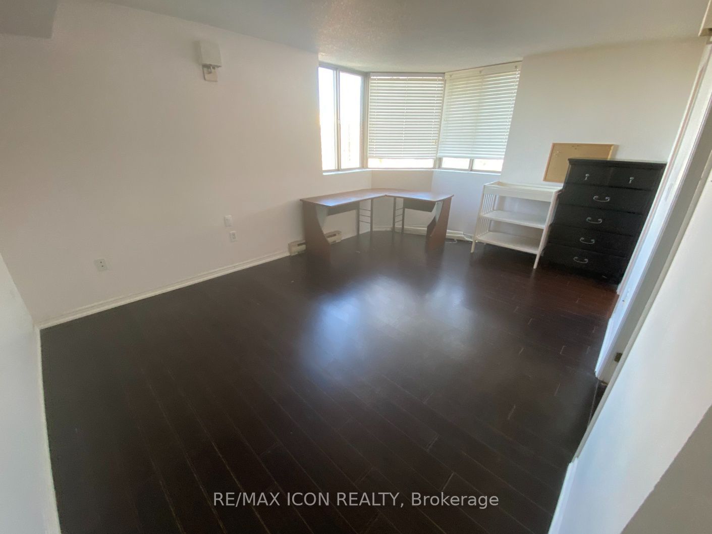 695 Richmond Street 1211 Property Photo 4