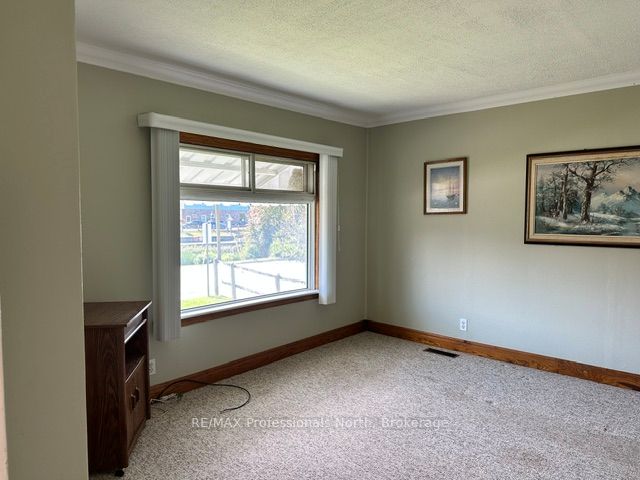7 Invergordon Avenue Property Photo 3