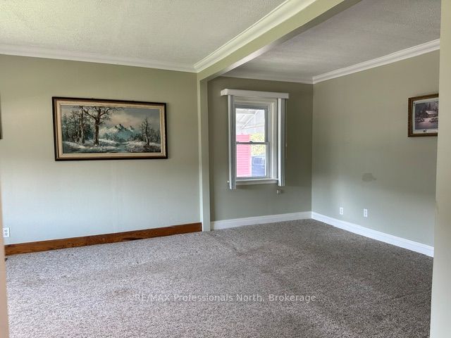 7 Invergordon Avenue Property Photo 5