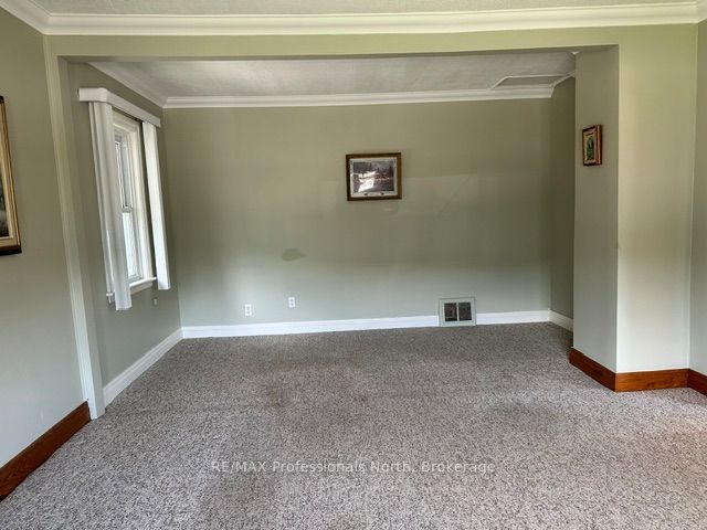 7 Invergordon Avenue Property Photo 6
