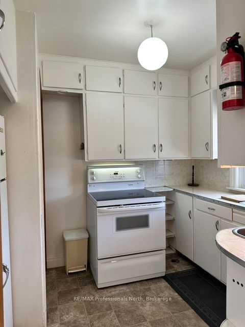 7 Invergordon Avenue Property Photo 10