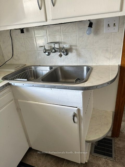 7 Invergordon Avenue Property Photo 15