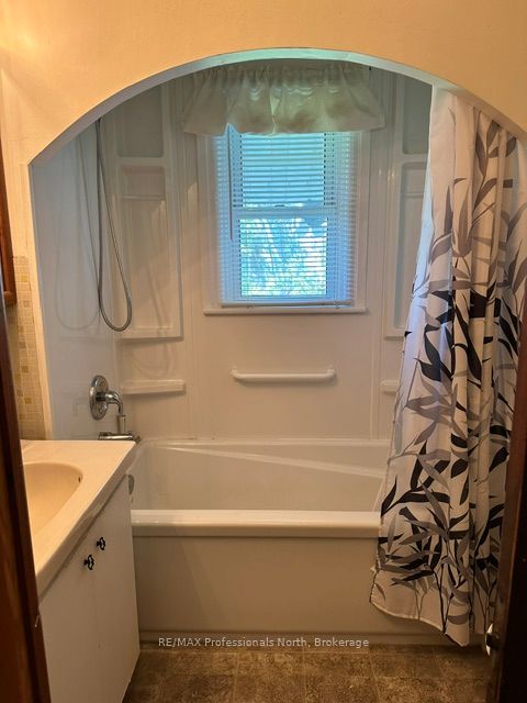 7 Invergordon Avenue Property Photo 28