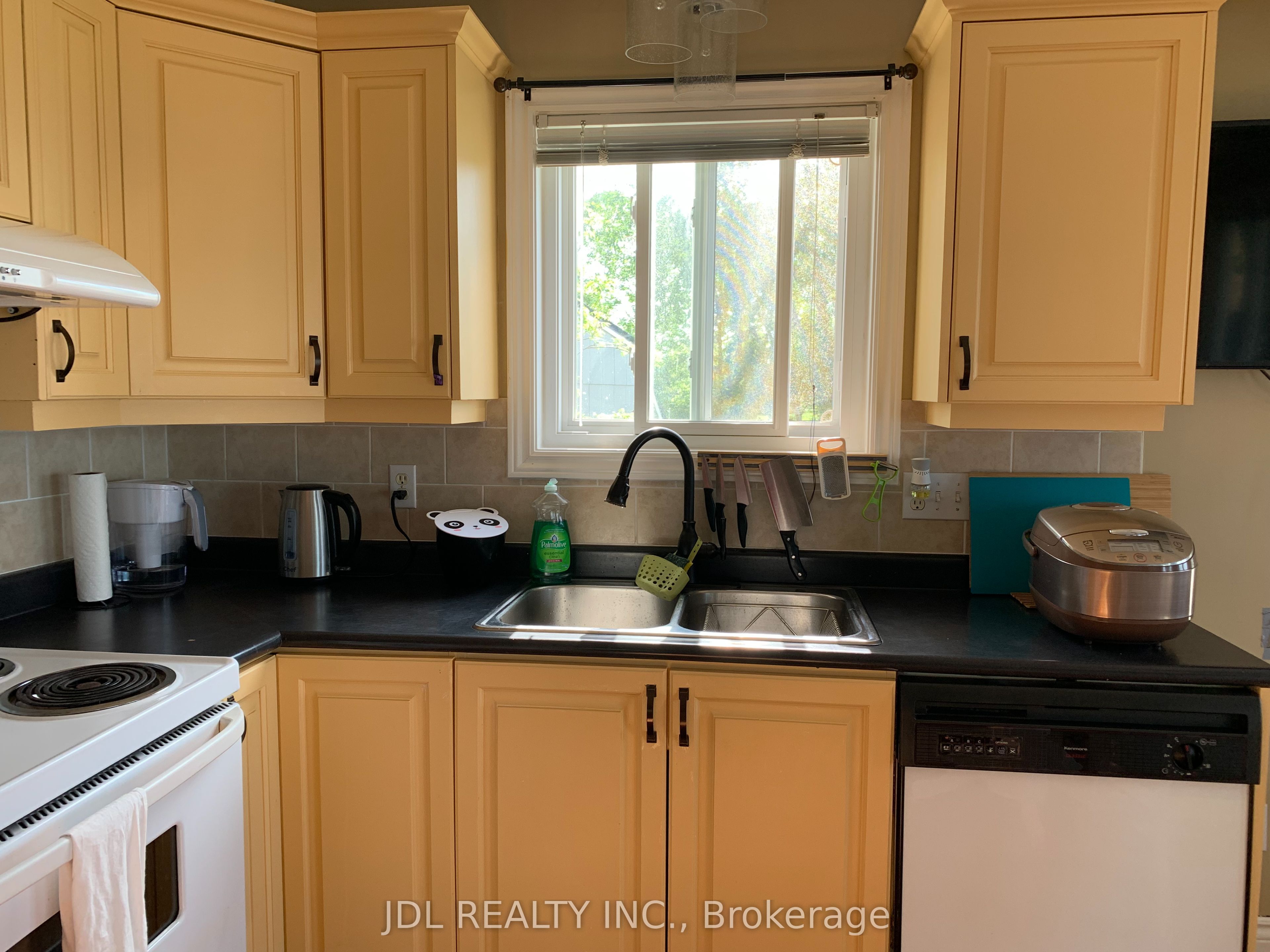 3188 Lakeshore Road Property Photo 6