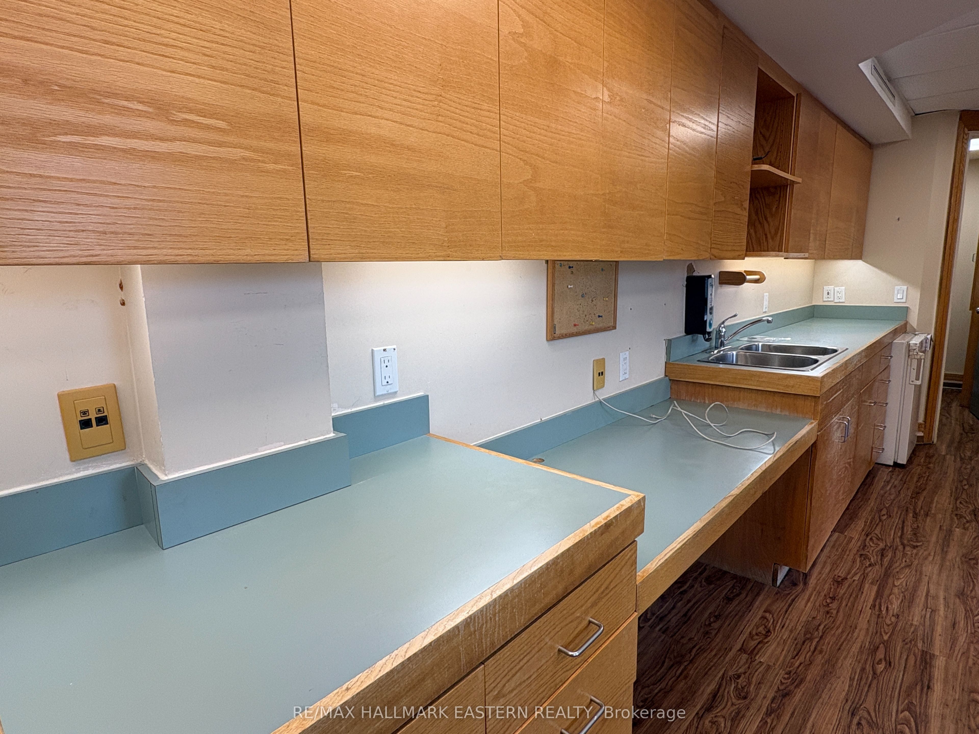 380 Burnham Street 101 Property Photo 6