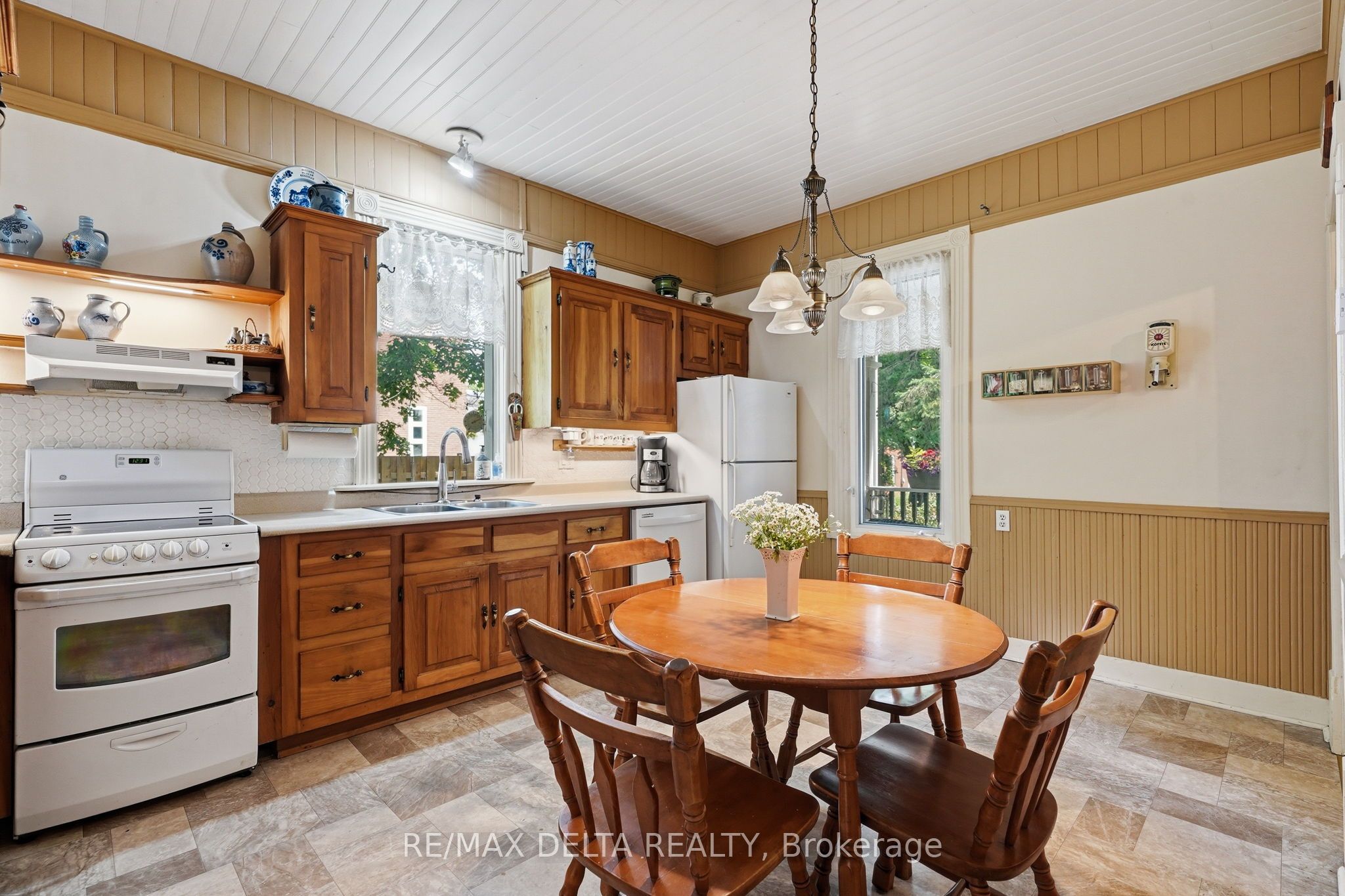 28 Jay Street Property Photo 12