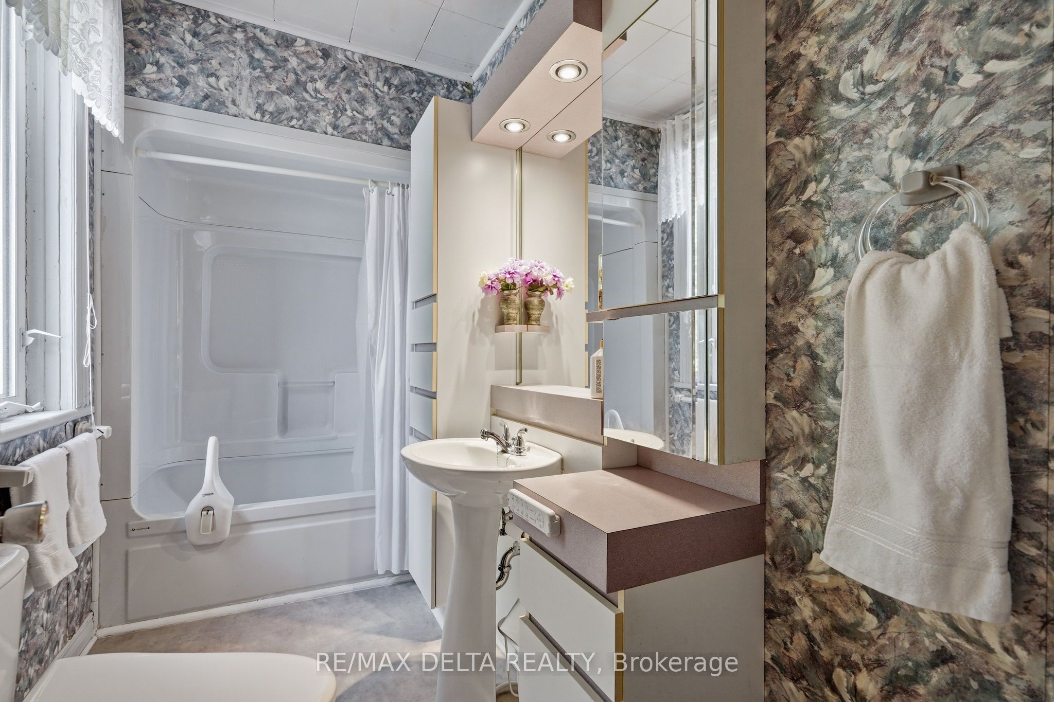 28 Jay Street Property Photo 24
