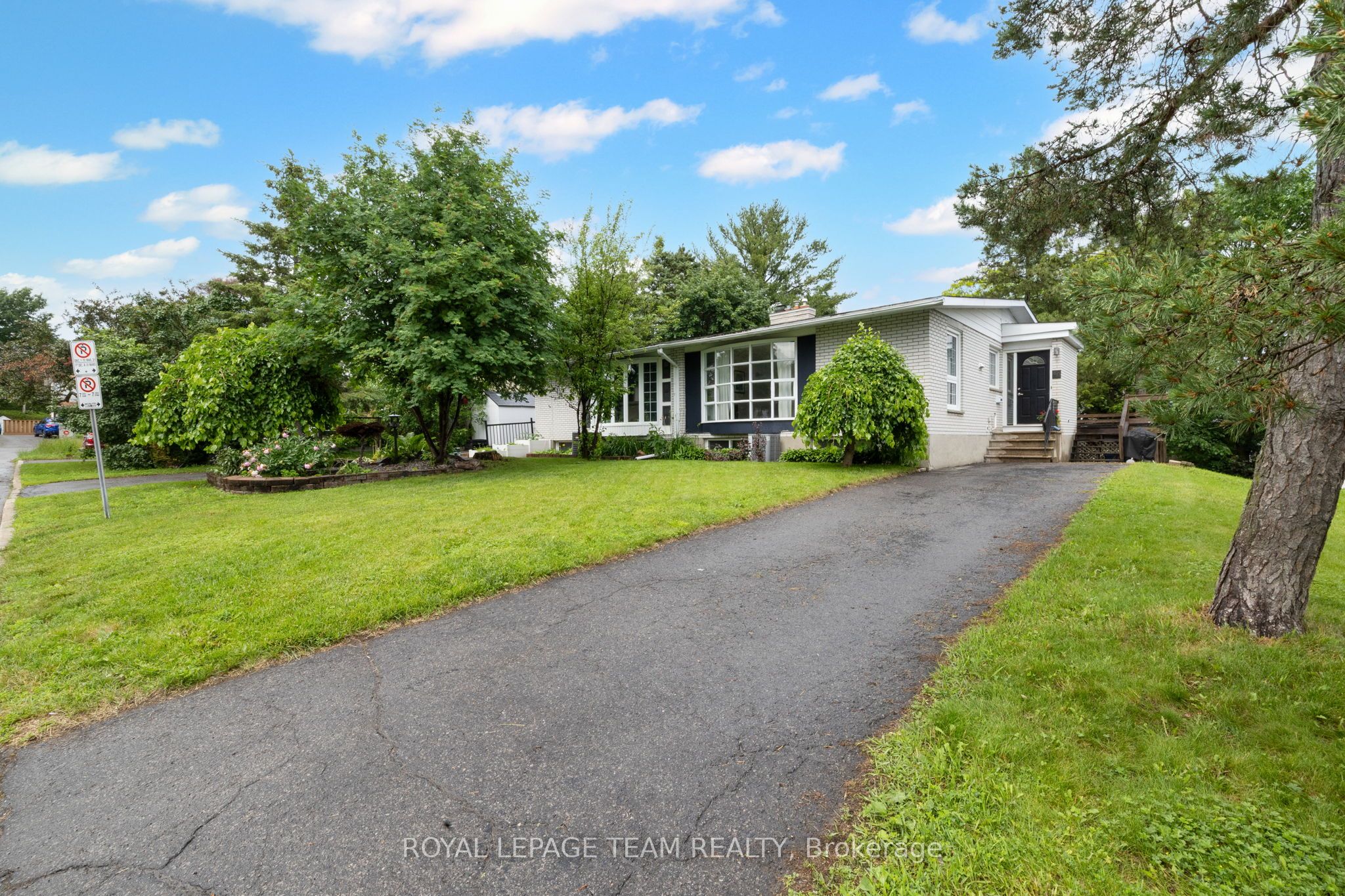 40 Woodmount Crescent Property Photo 2