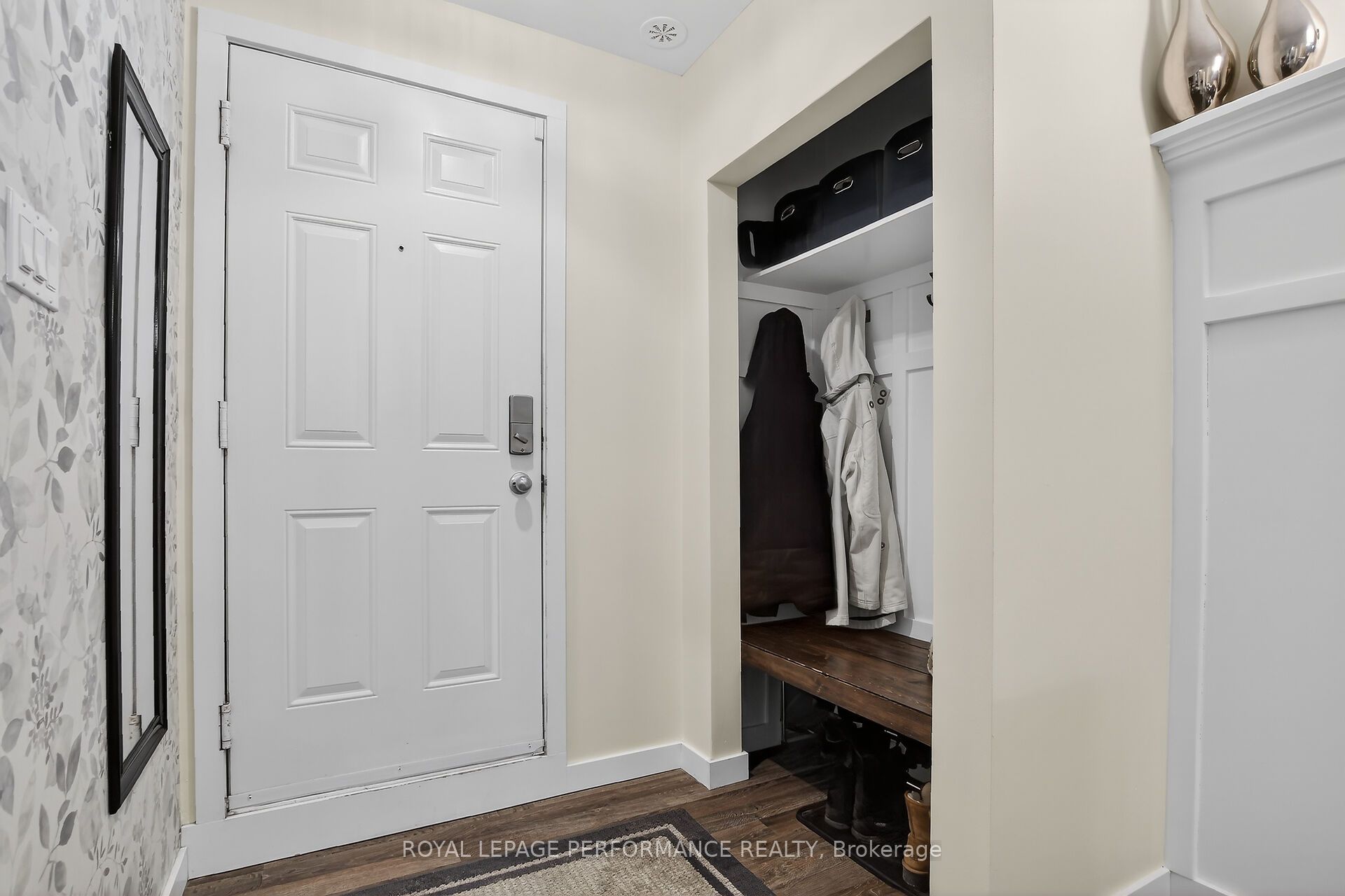 135 Harthill Way B Property Photo 4