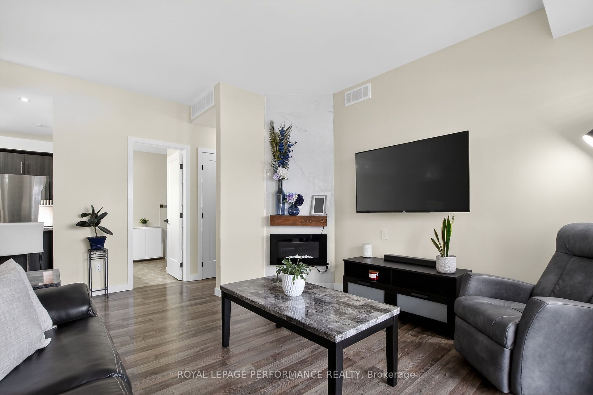 135 Harthill Way B Property Photo 23