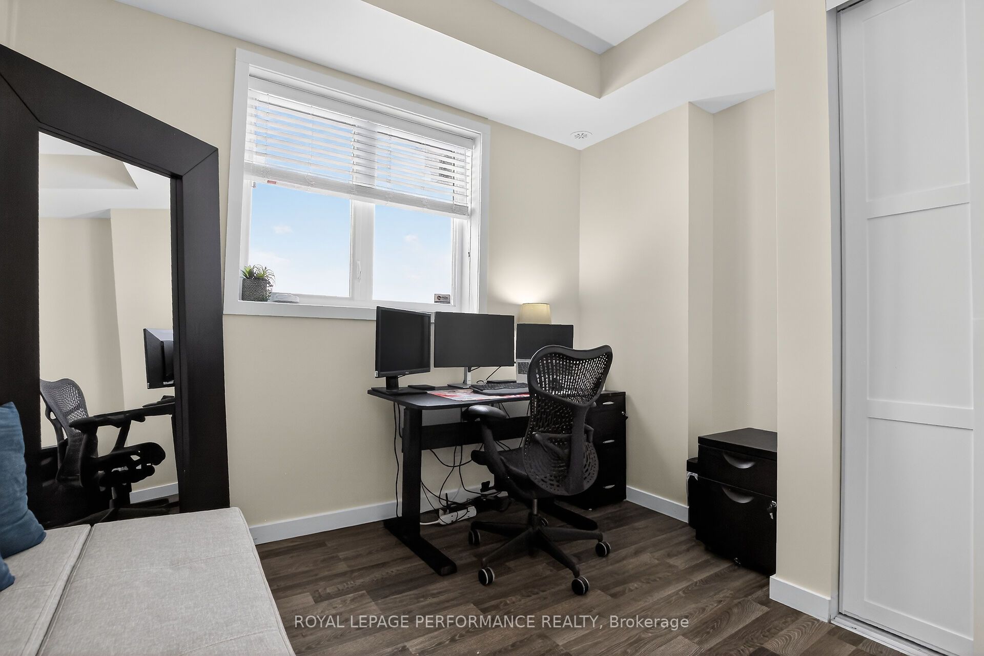 135 Harthill Way B Property Photo 32