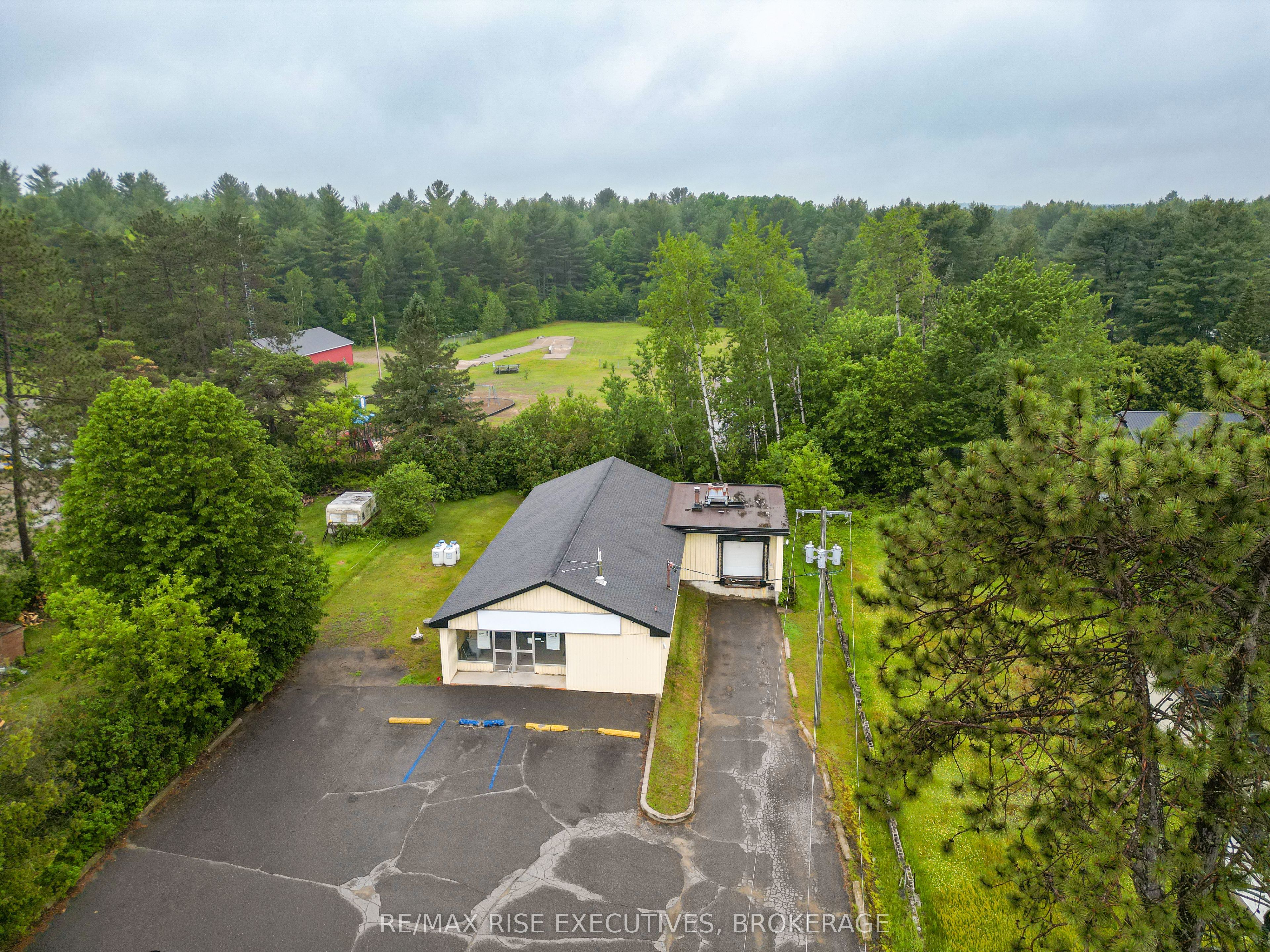12334 Highway 41 Property Photo 1
