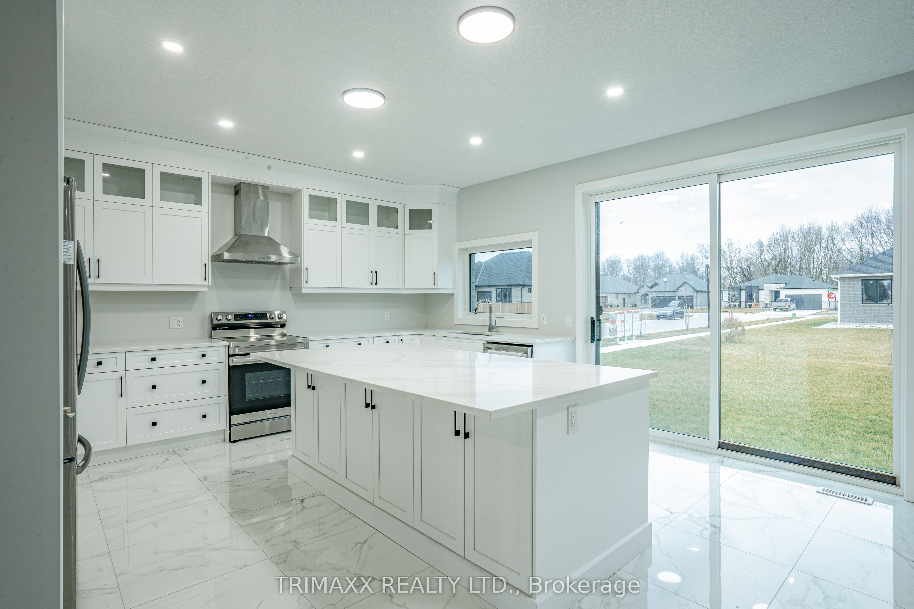 188 Foxborough Place Property Photo 13