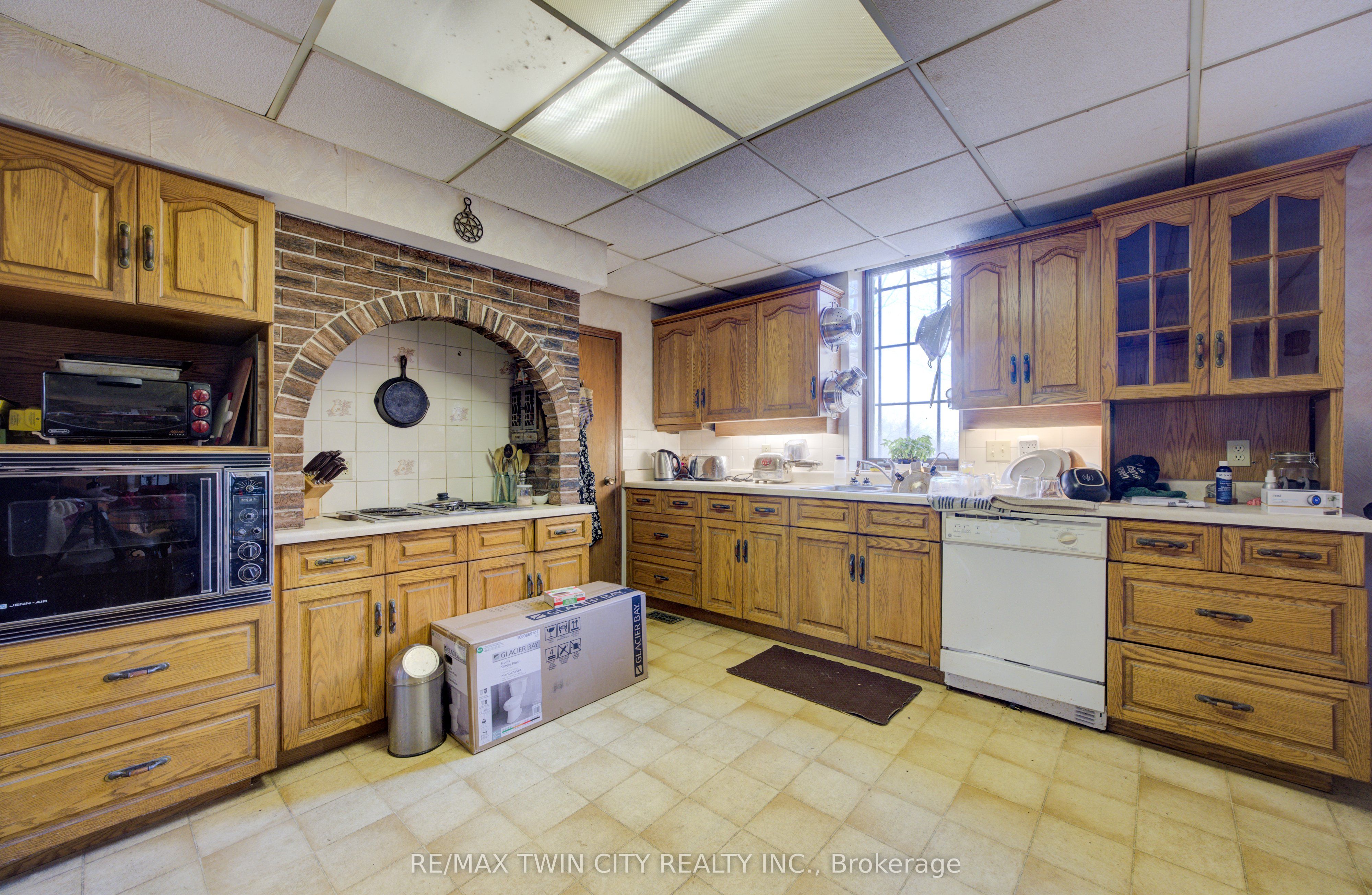 3506 Huron Road Property Photo 14
