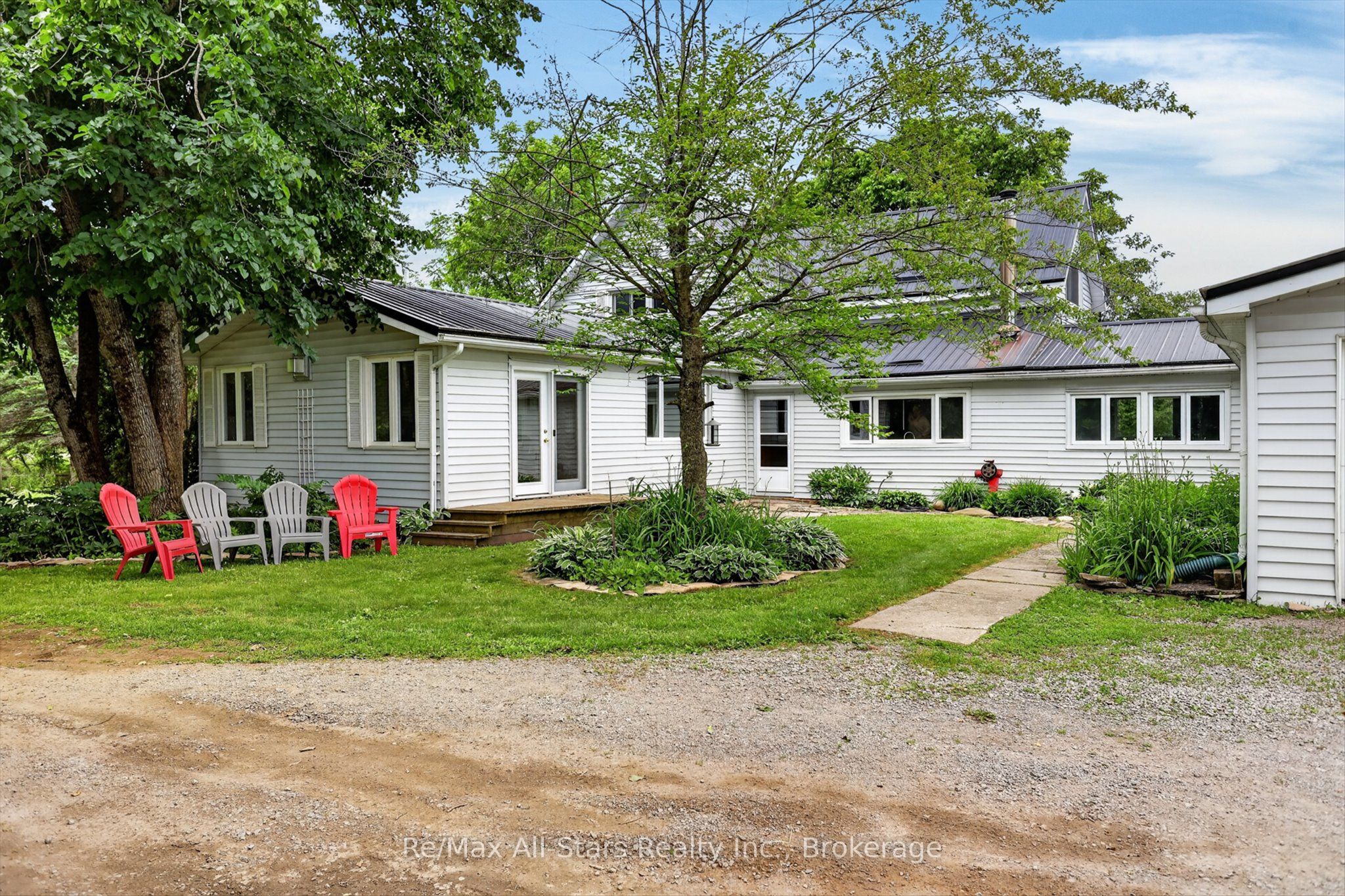 4077 Monck Road Property Photo 3
