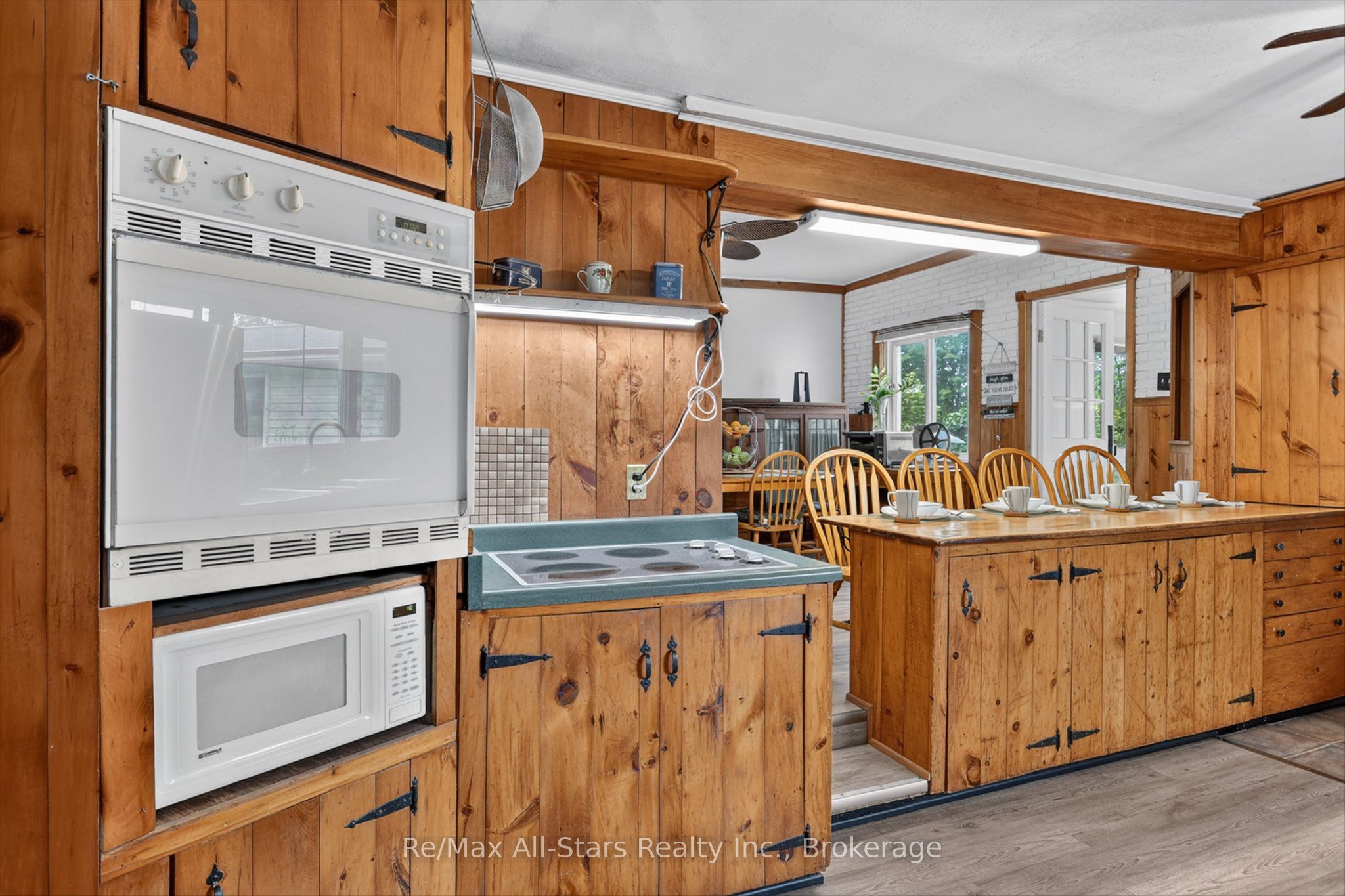 4077 Monck Road Property Photo 6