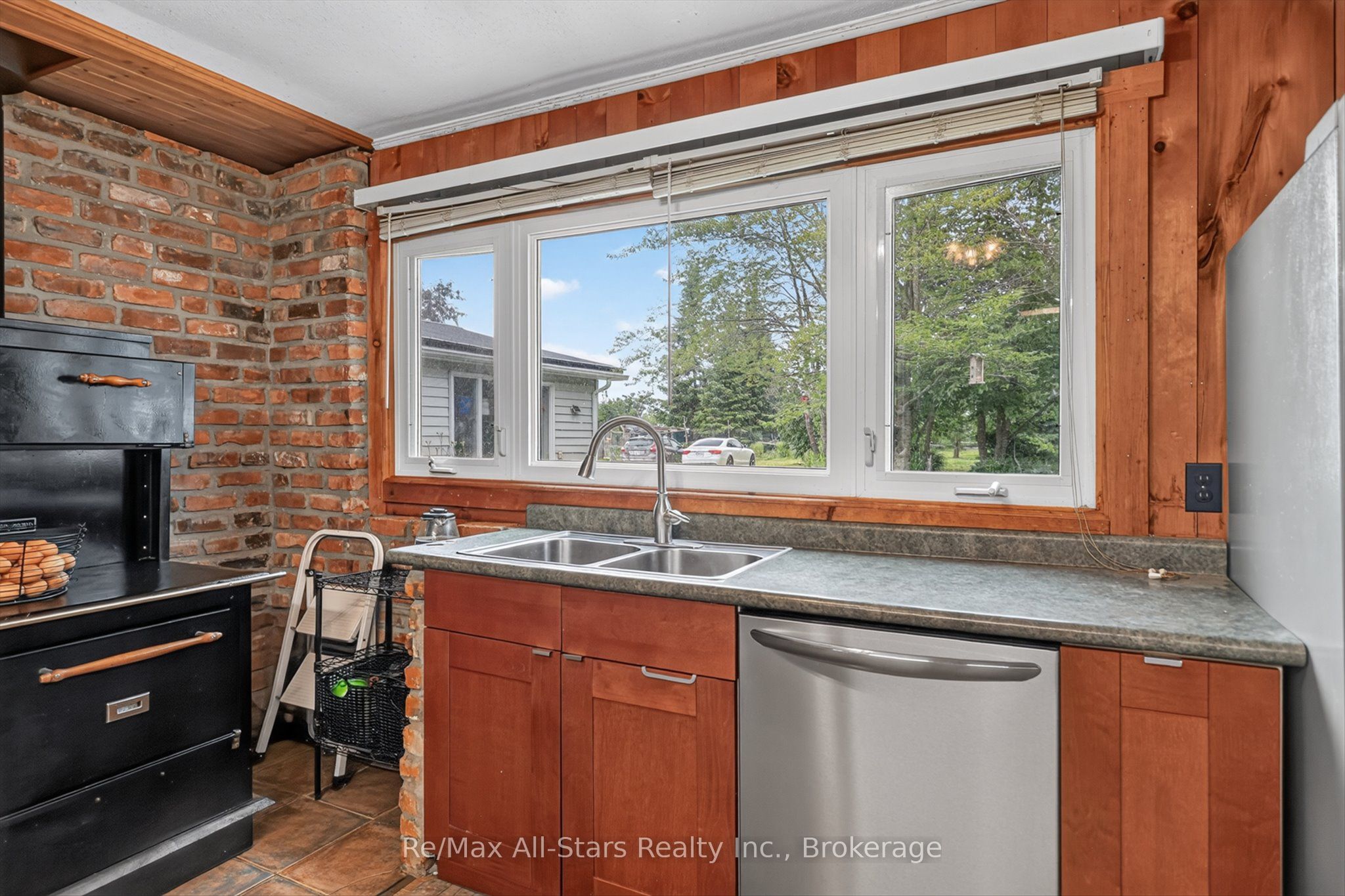 4077 Monck Road Property Photo 9