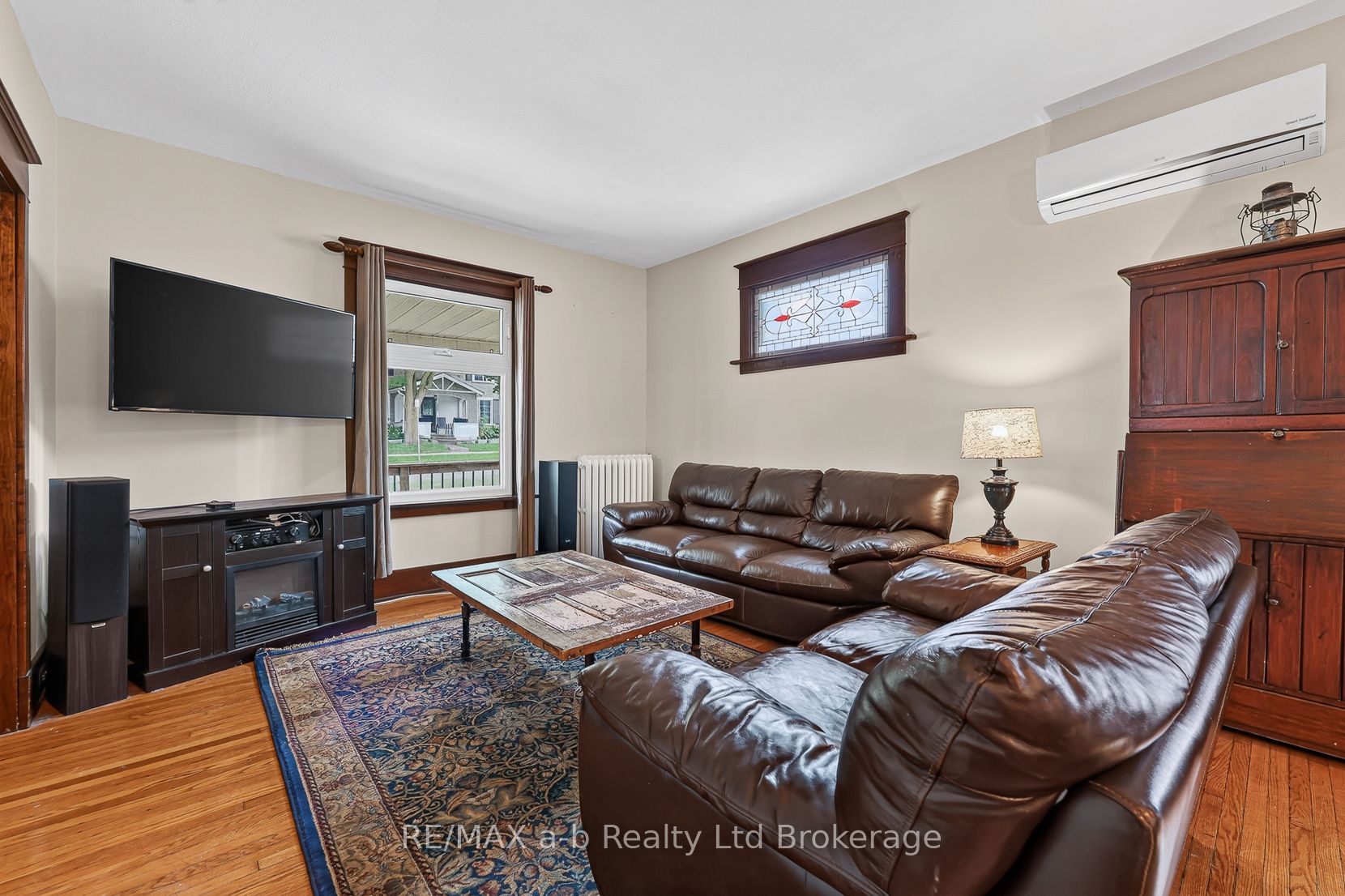 301 Thames Street S Property Photo 6
