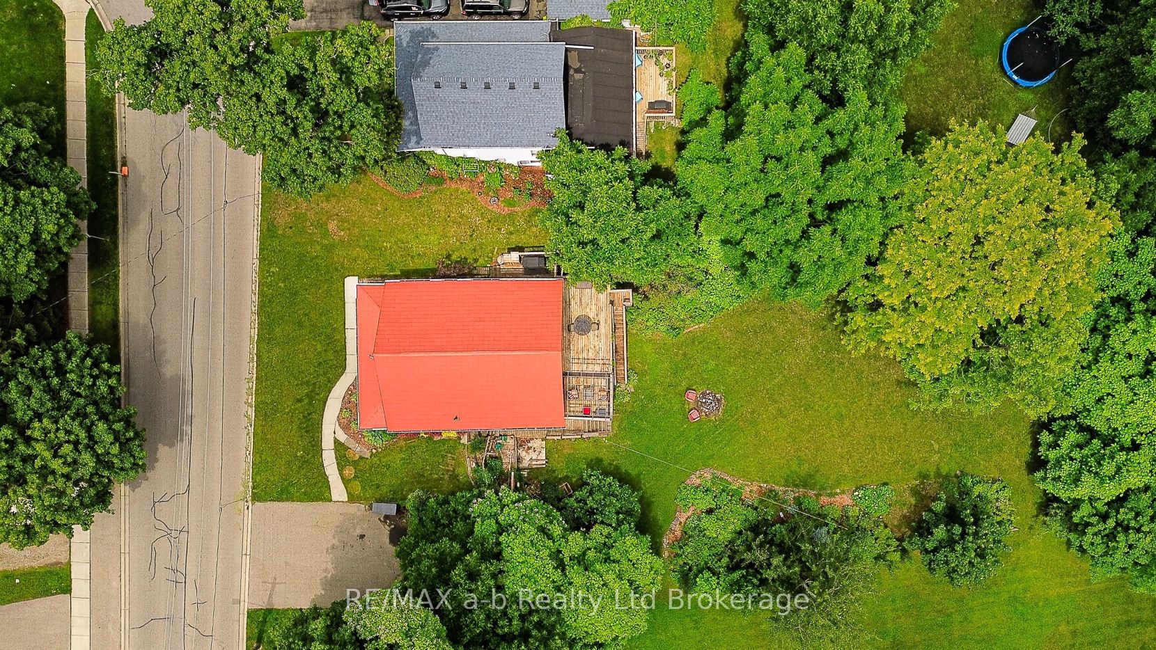 301 Thames Street S Property Photo 33