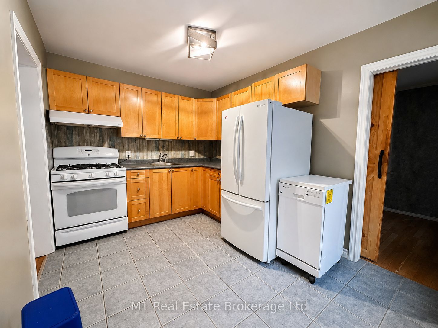 223 St. George Street E Property Photo 8