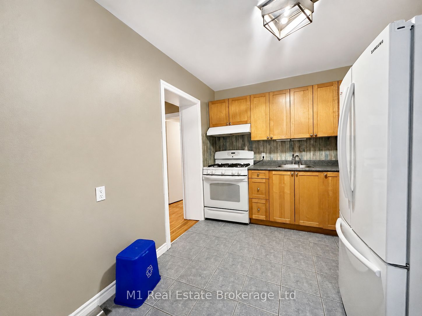 223 St. George Street E Property Photo 9