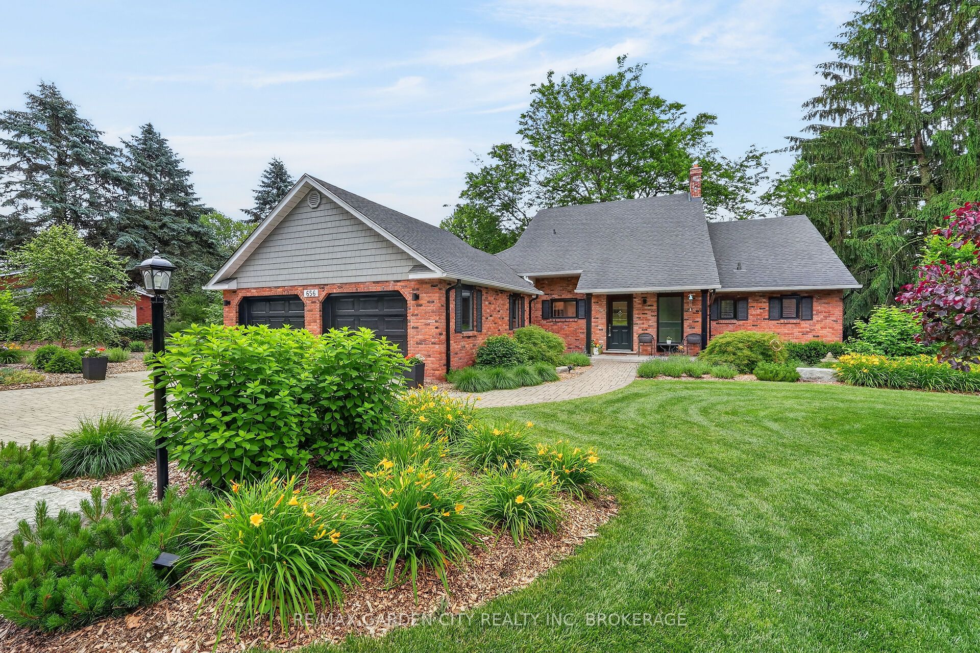 656 Memorial Drive Property Photo 4