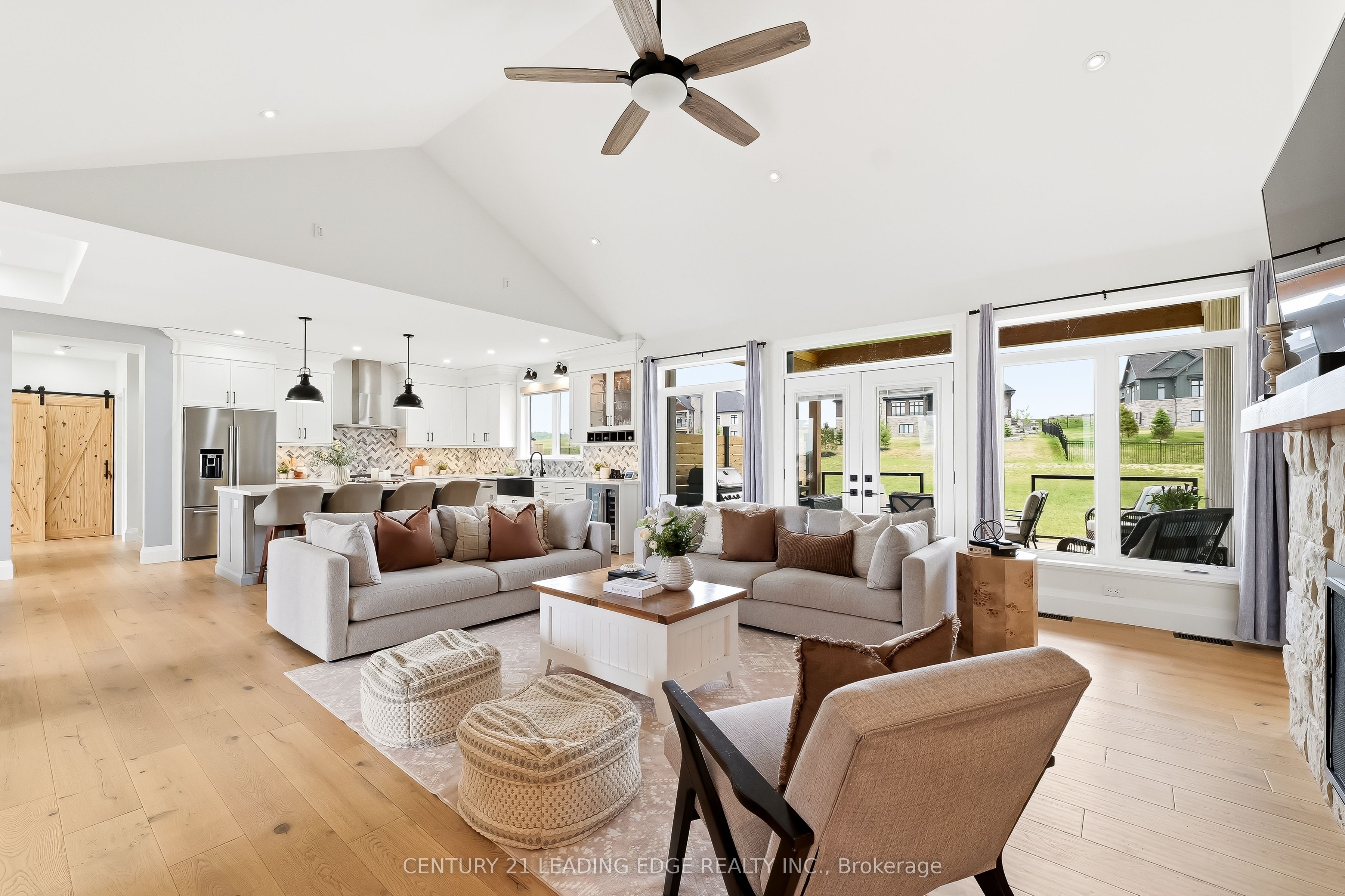 12 Country Place Property Photo 8