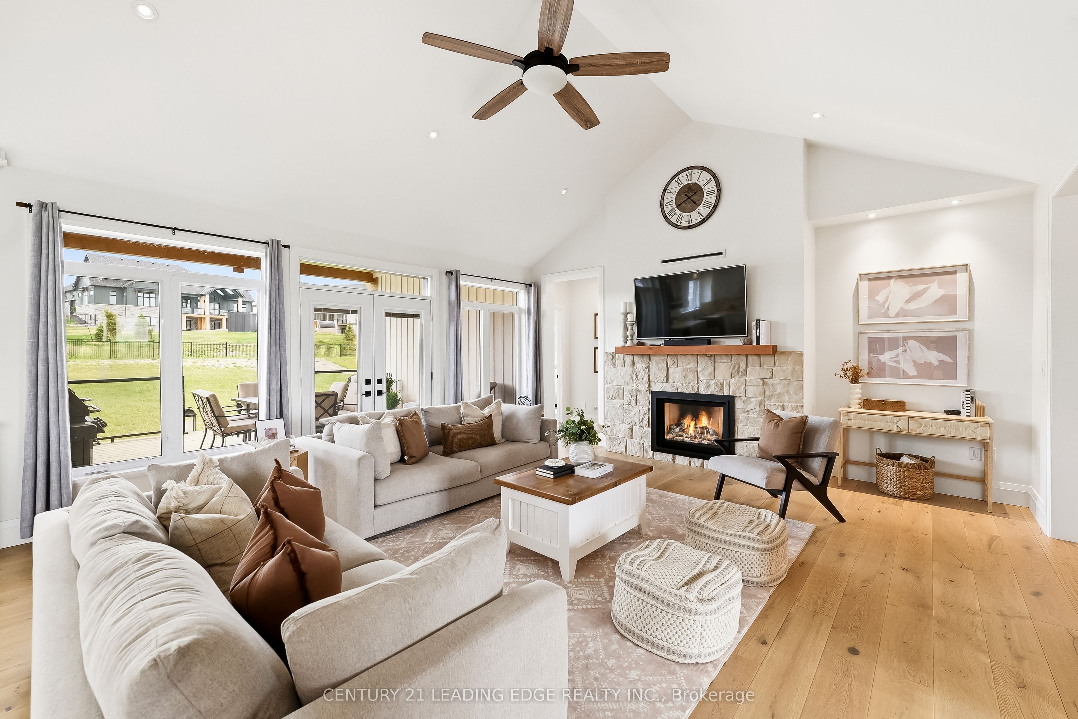 12 Country Place Property Photo 10