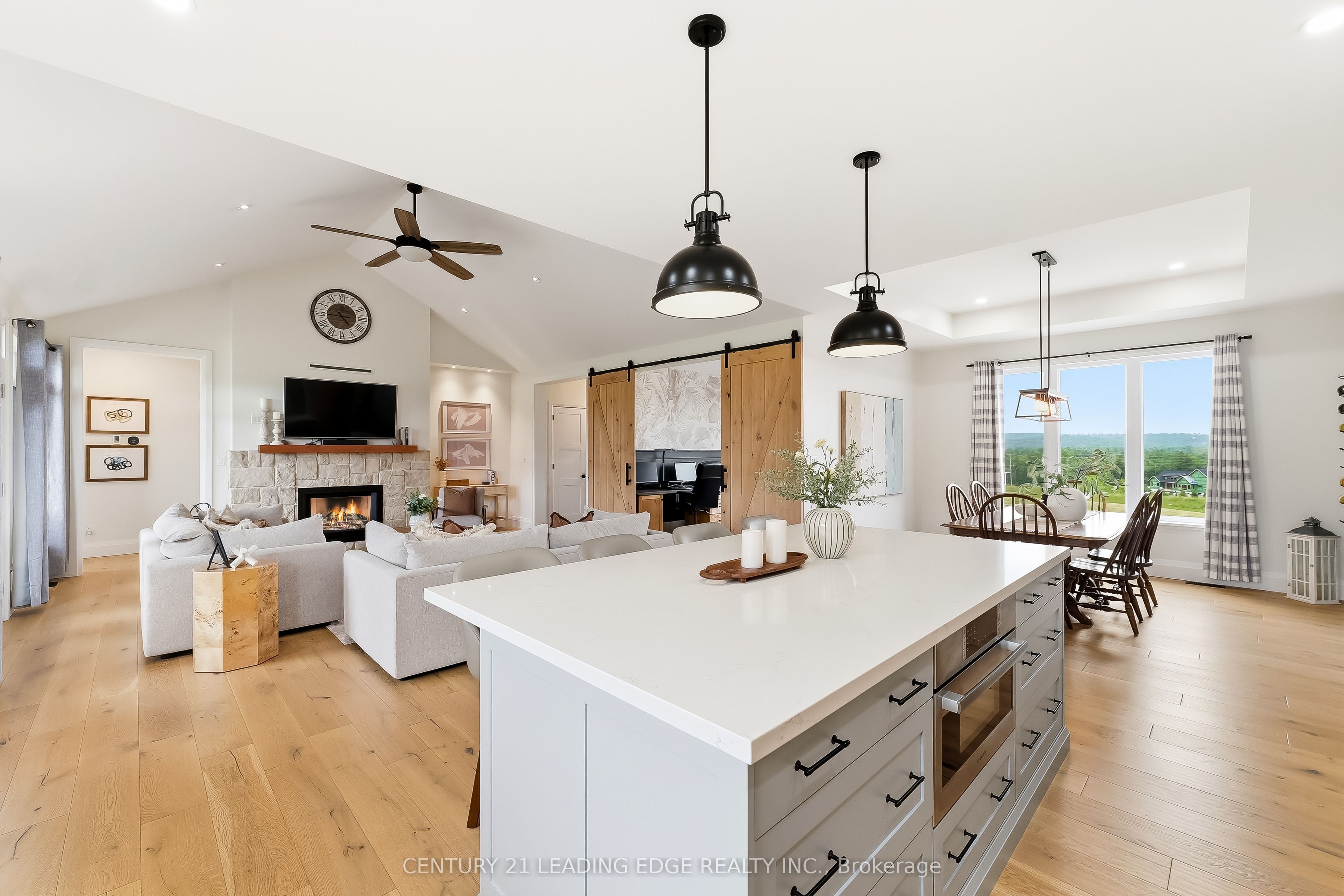 12 Country Place Property Photo 13