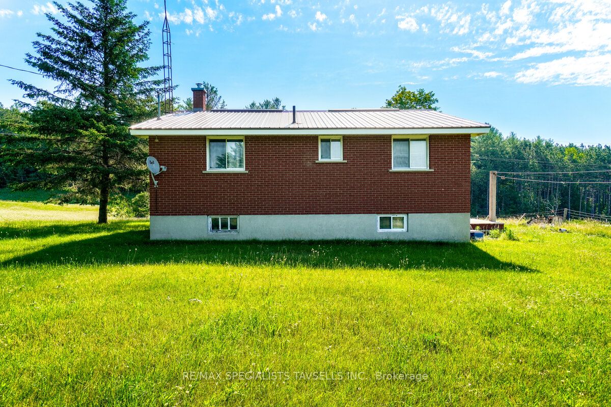 938198 Airport Road Property Photo 18