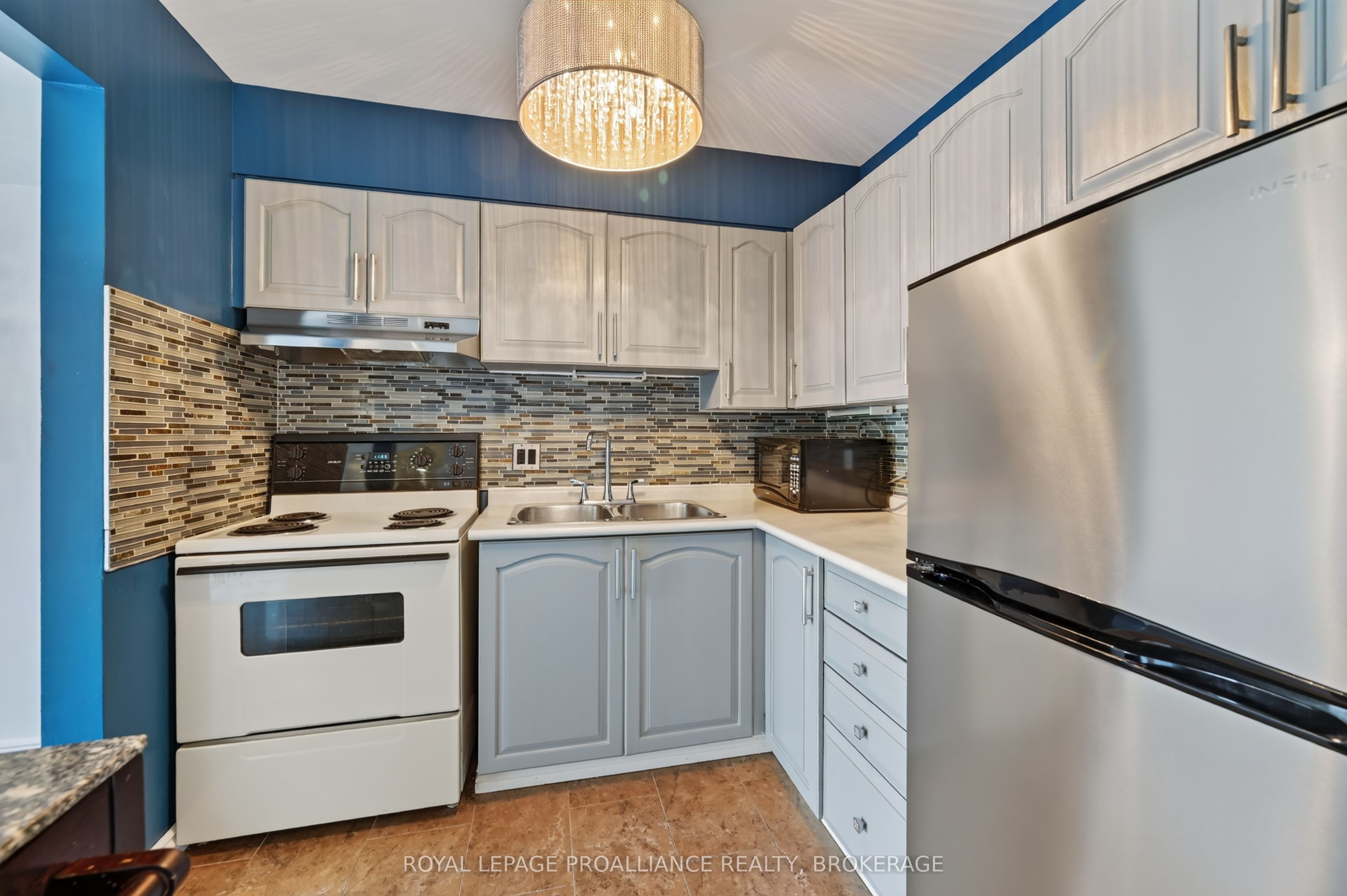 316 Kingsdale Avenue 411 Property Photo 6