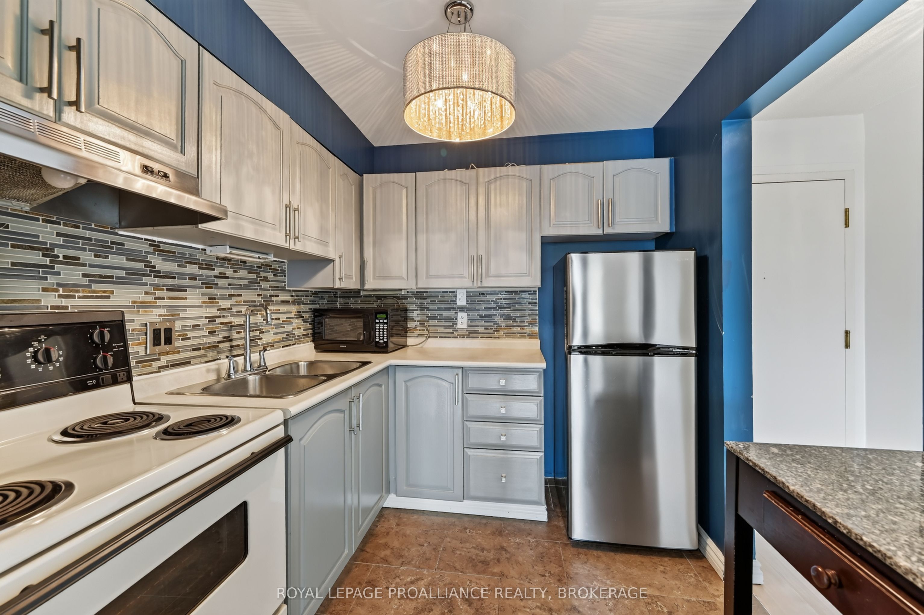 316 Kingsdale Avenue 411 Property Photo 7