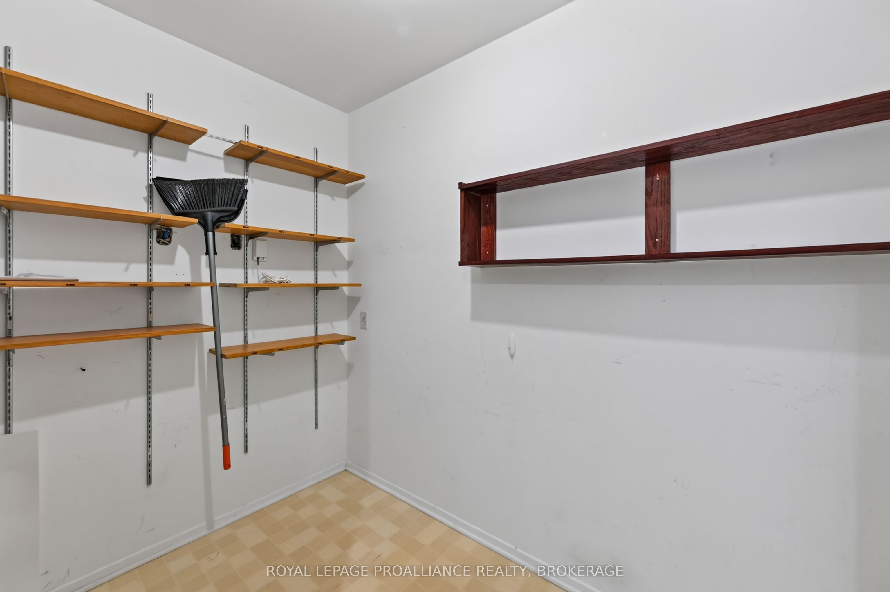 316 Kingsdale Avenue 411 Property Photo 17