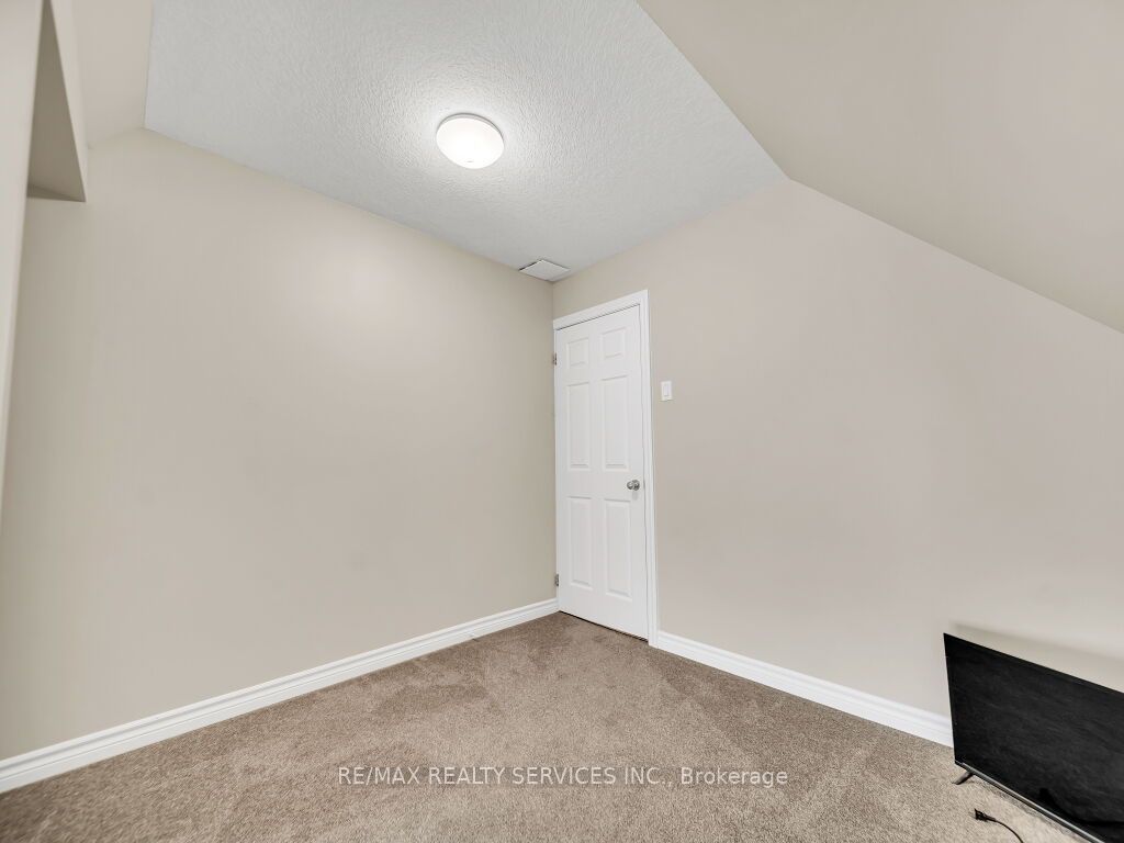 65 Moore Street Property Photo 37
