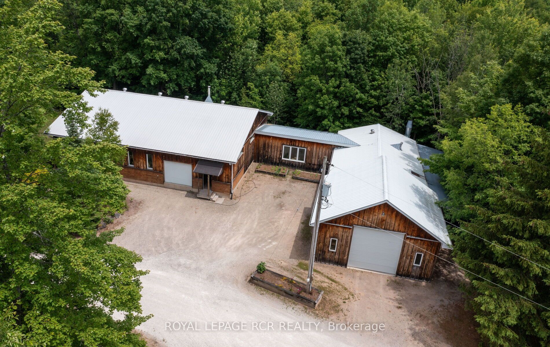 425457 25 Side Road Property Photo 1