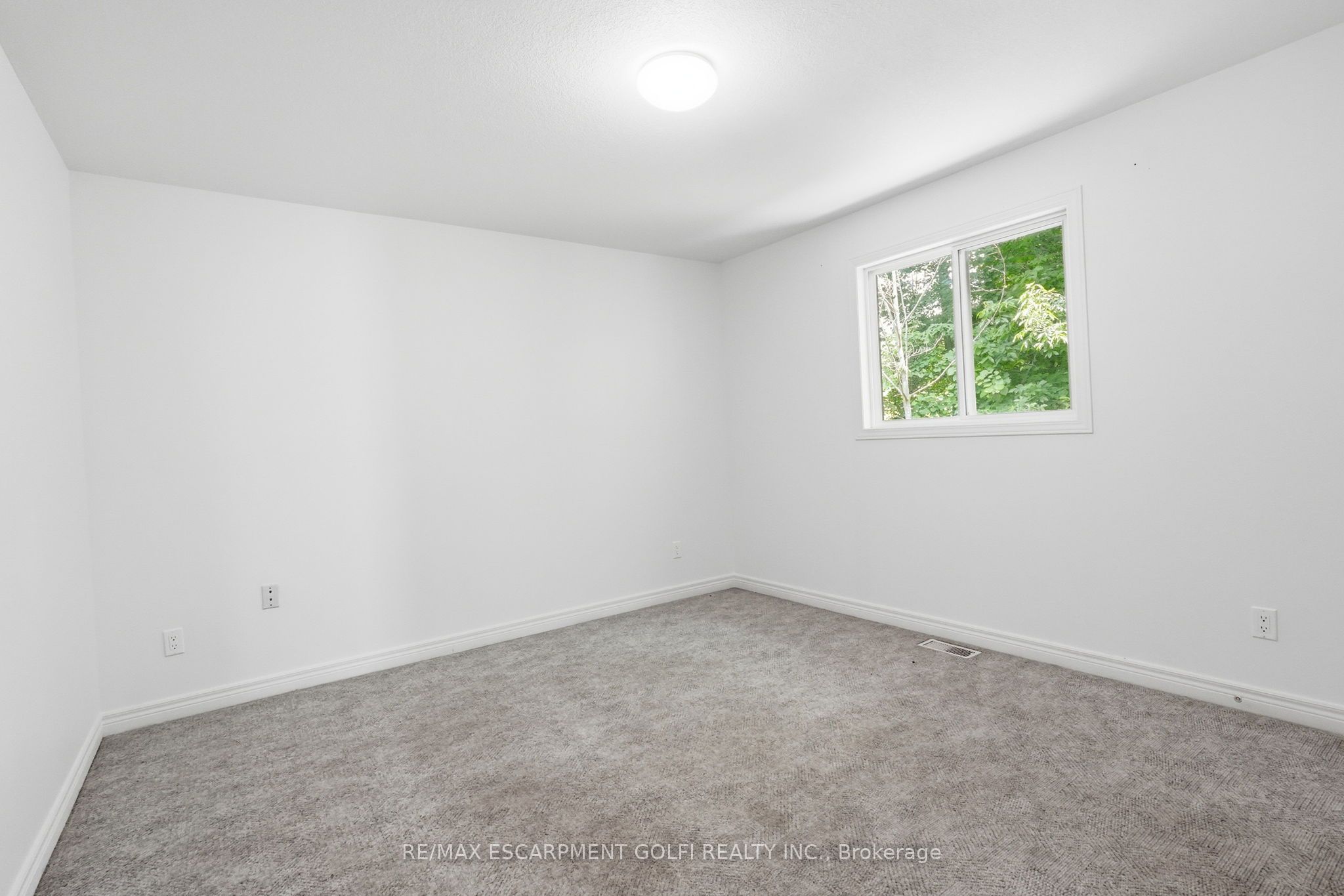 292 Thorncrest Drive Property Photo 33