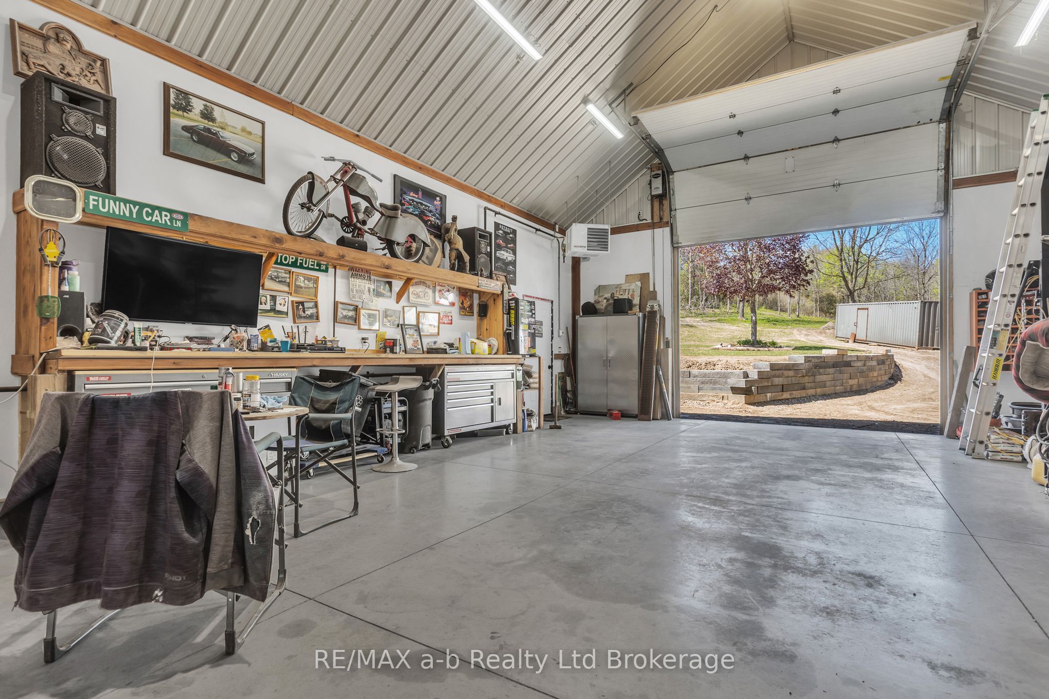 18 Queen Street E Property Photo 5