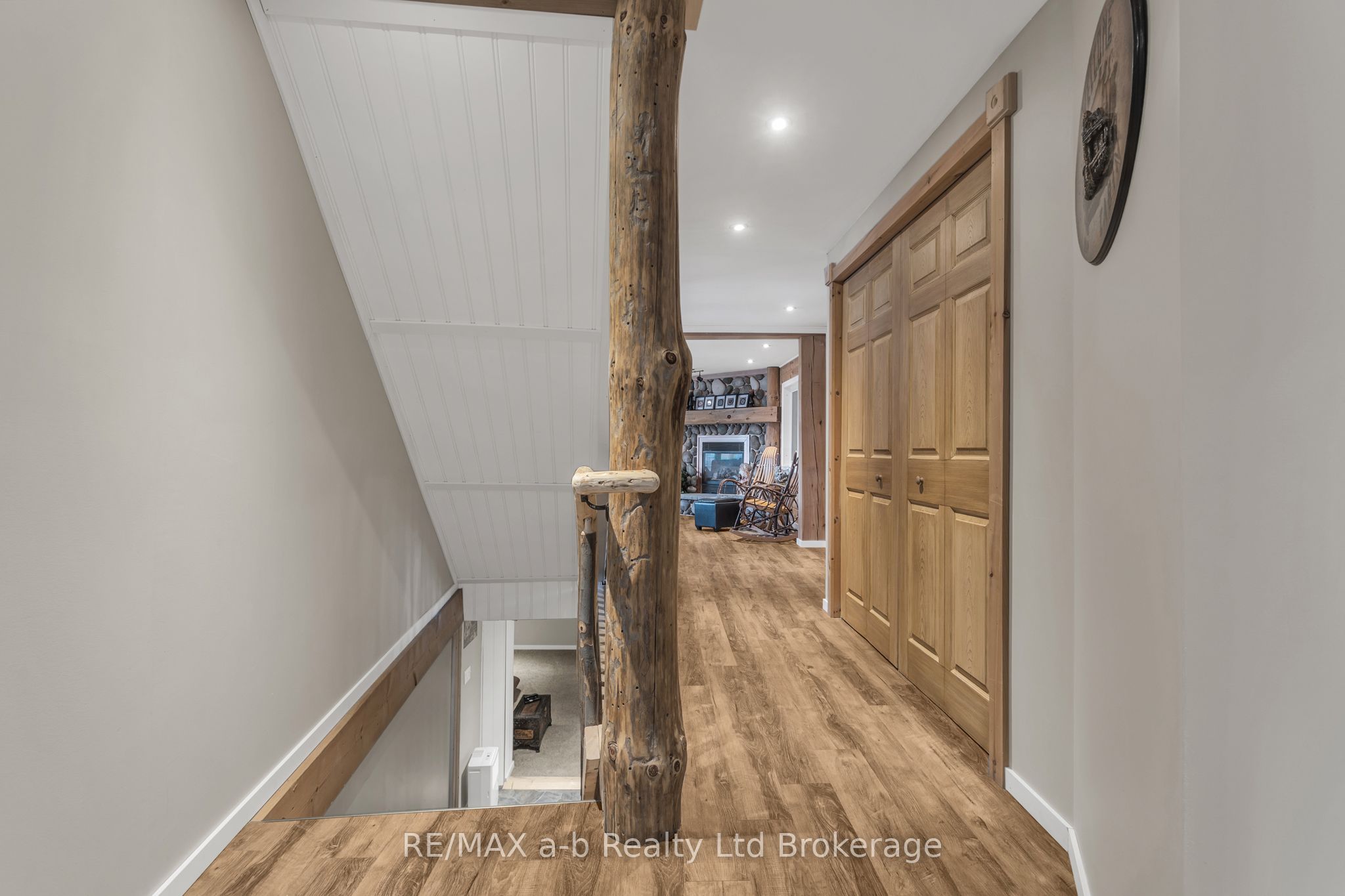18 Queen Street E Property Photo 19