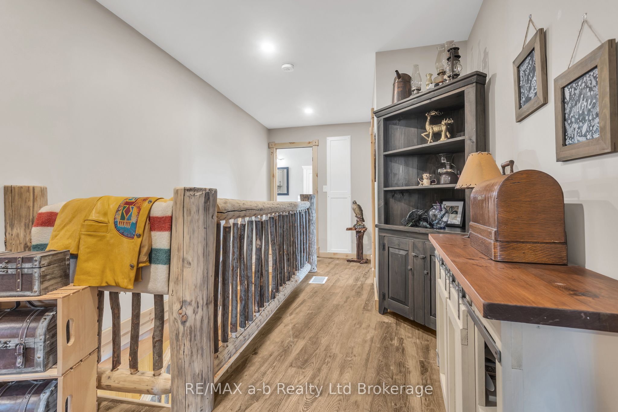 18 Queen Street E Property Photo 21