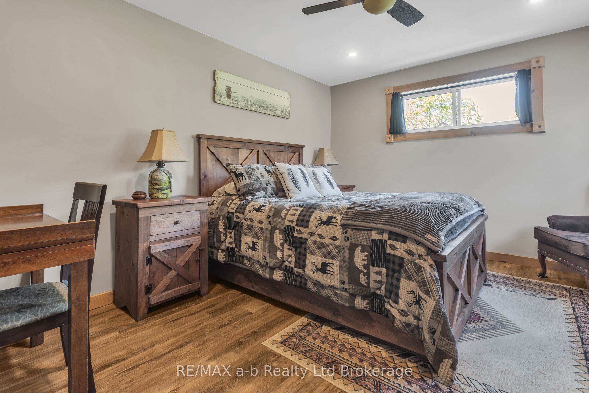 18 Queen Street E Property Photo 22