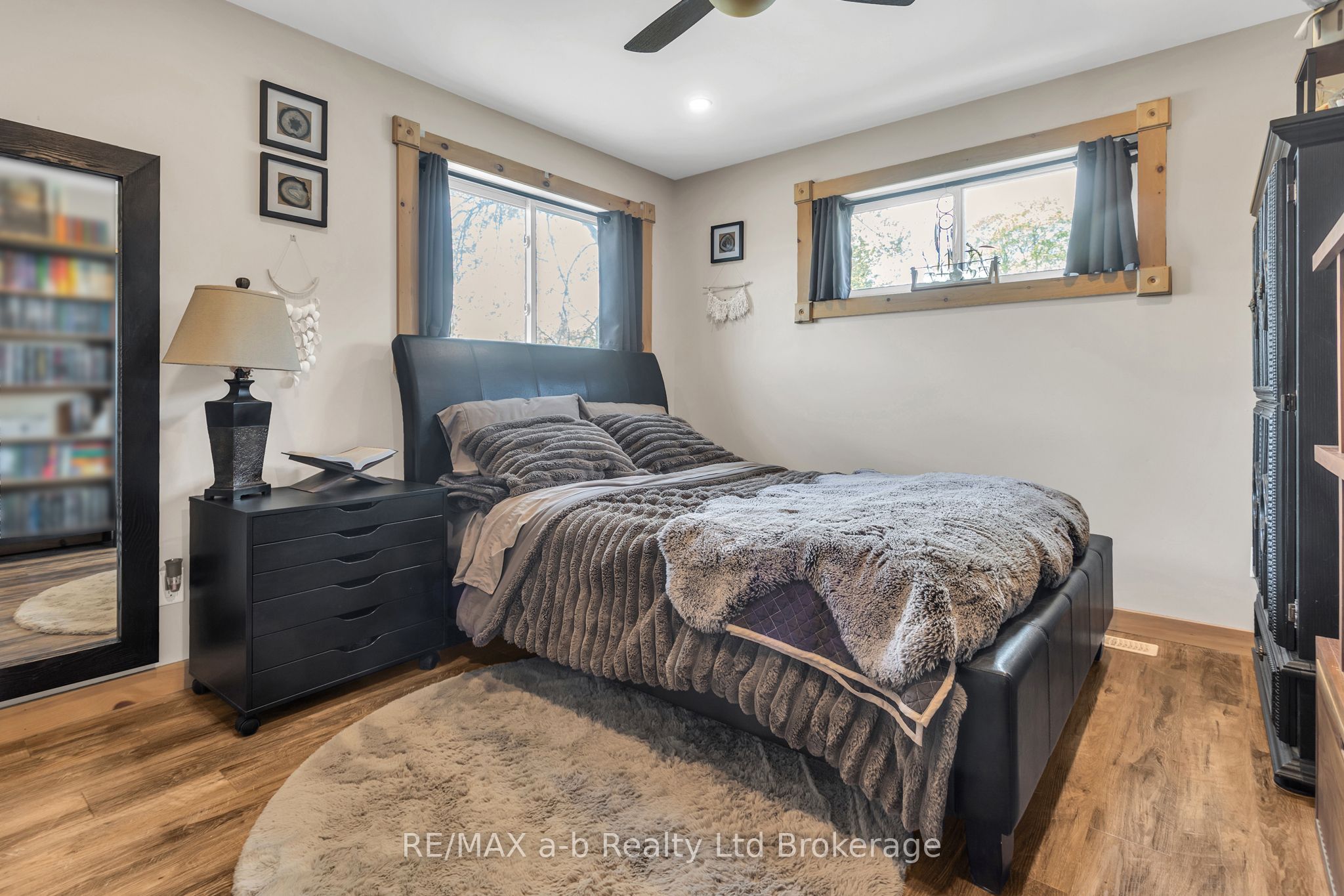 18 Queen Street E Property Photo 25