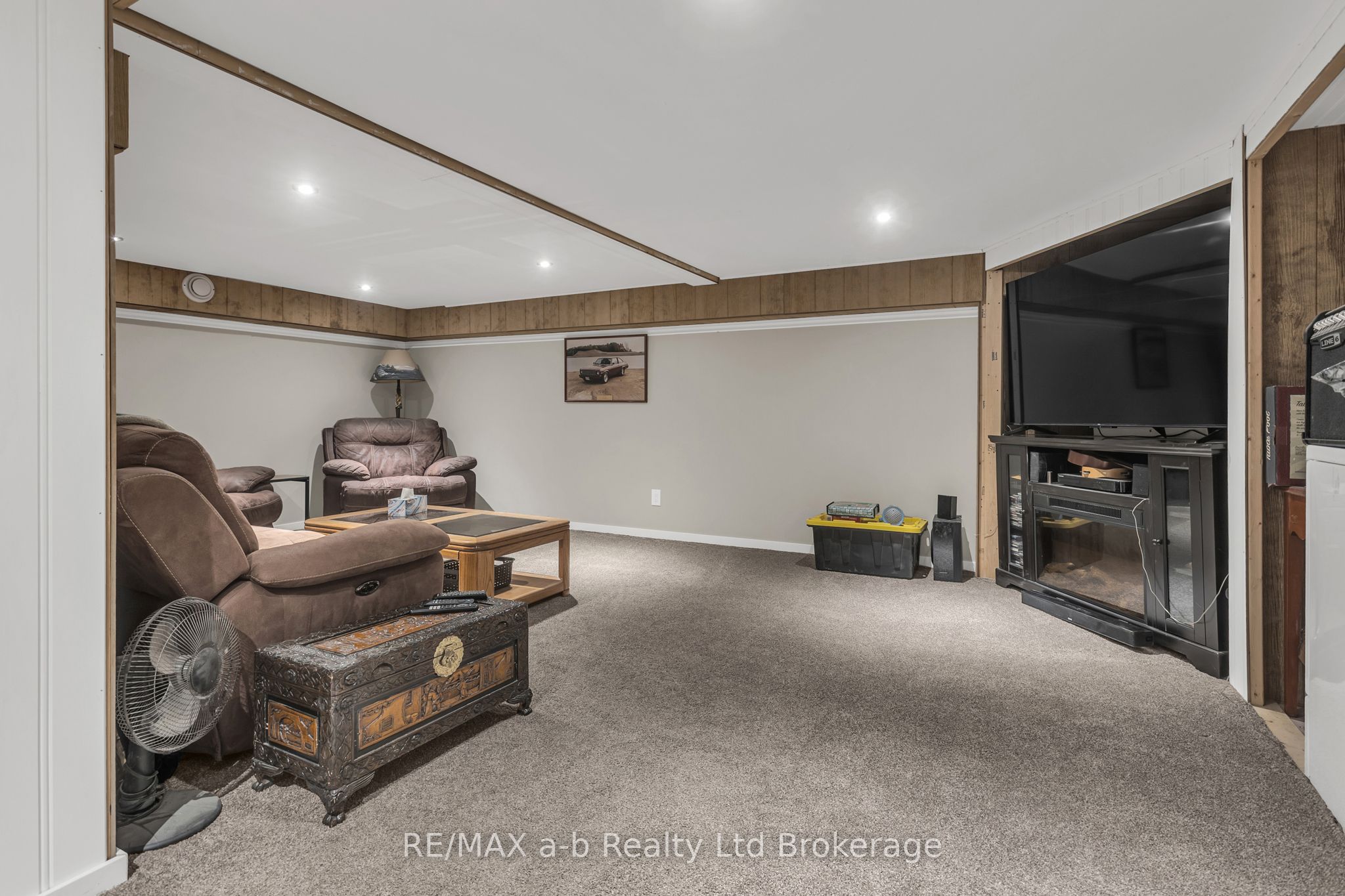 18 Queen Street E Property Photo 27