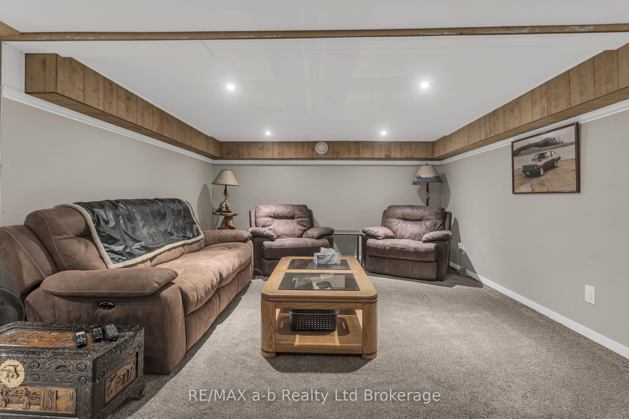 18 Queen Street E Property Photo 28