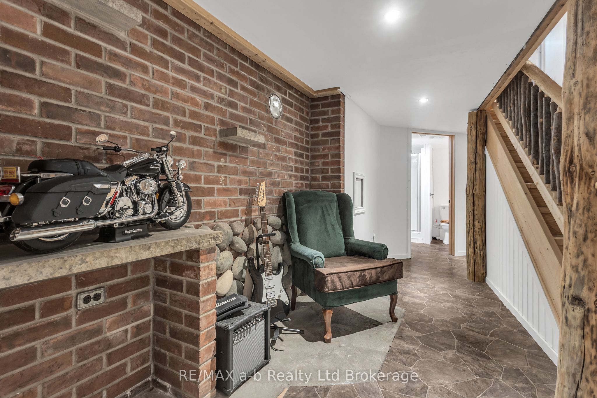 18 Queen Street E Property Photo 29