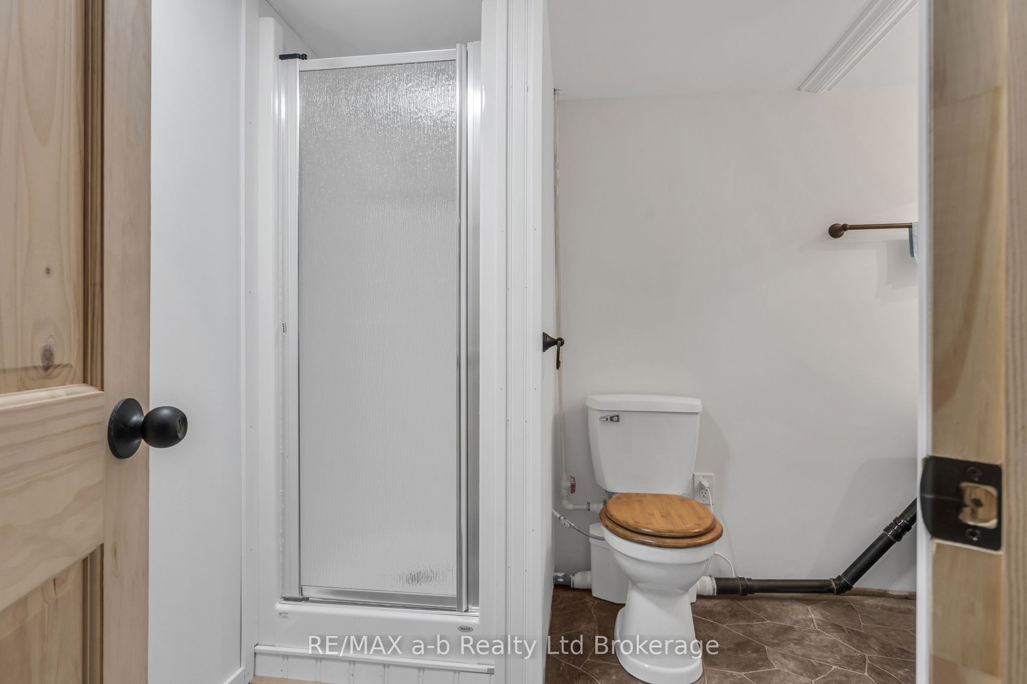 18 Queen Street E Property Photo 31