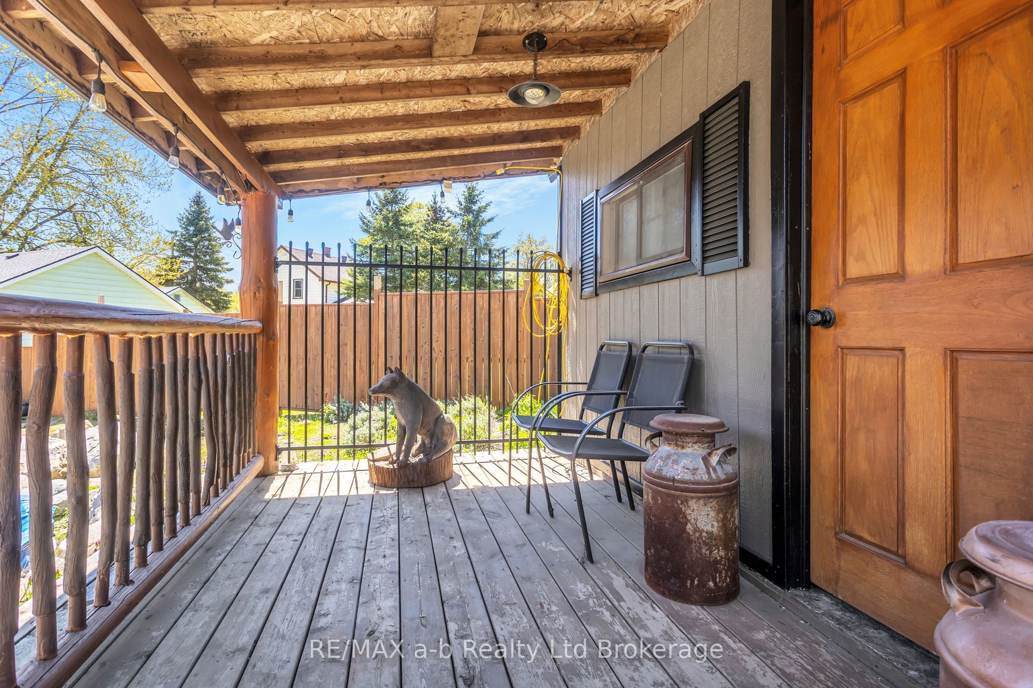 18 Queen Street E Property Photo 41