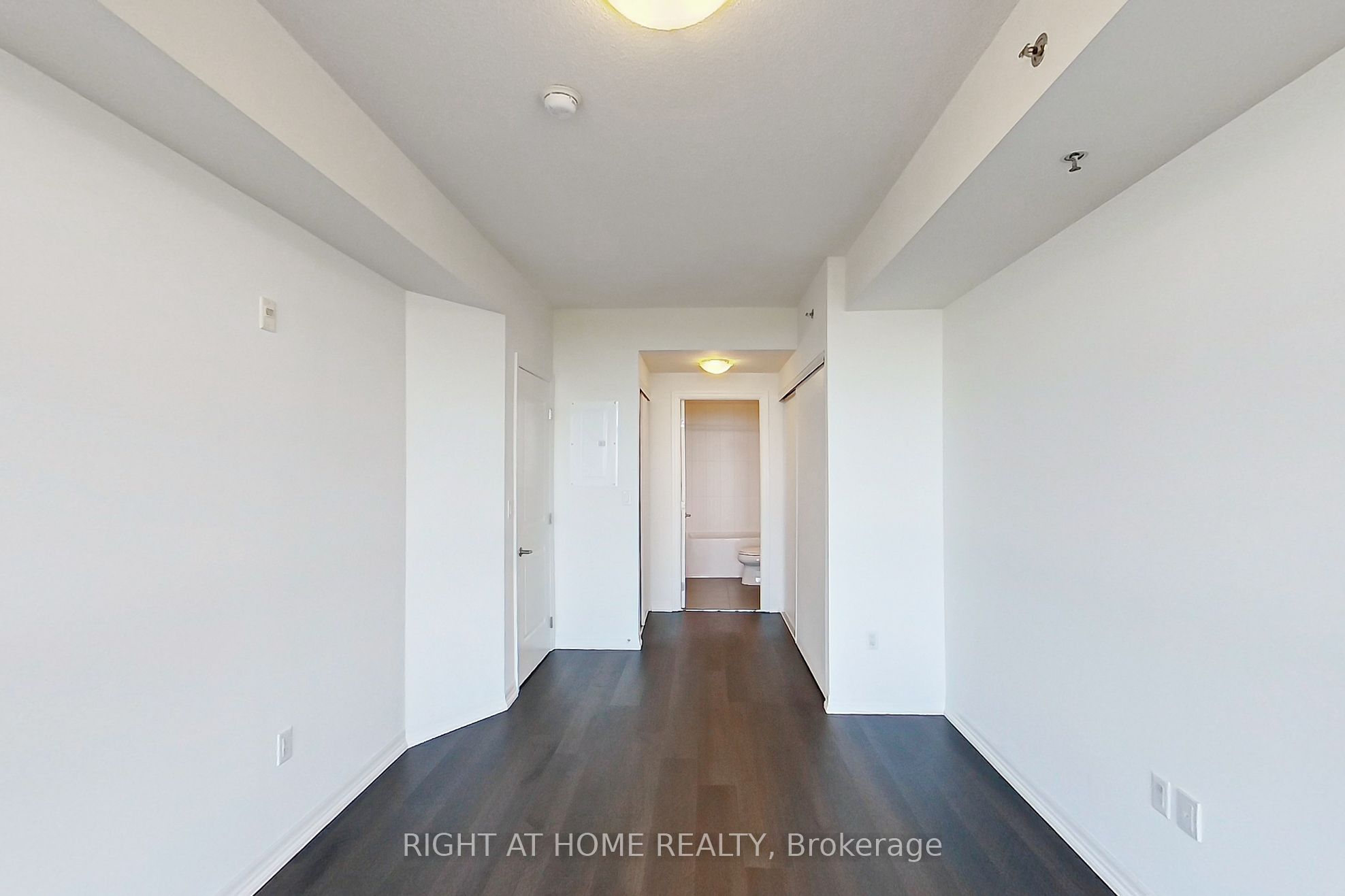 560 North Service Road 807 Property Photo 10