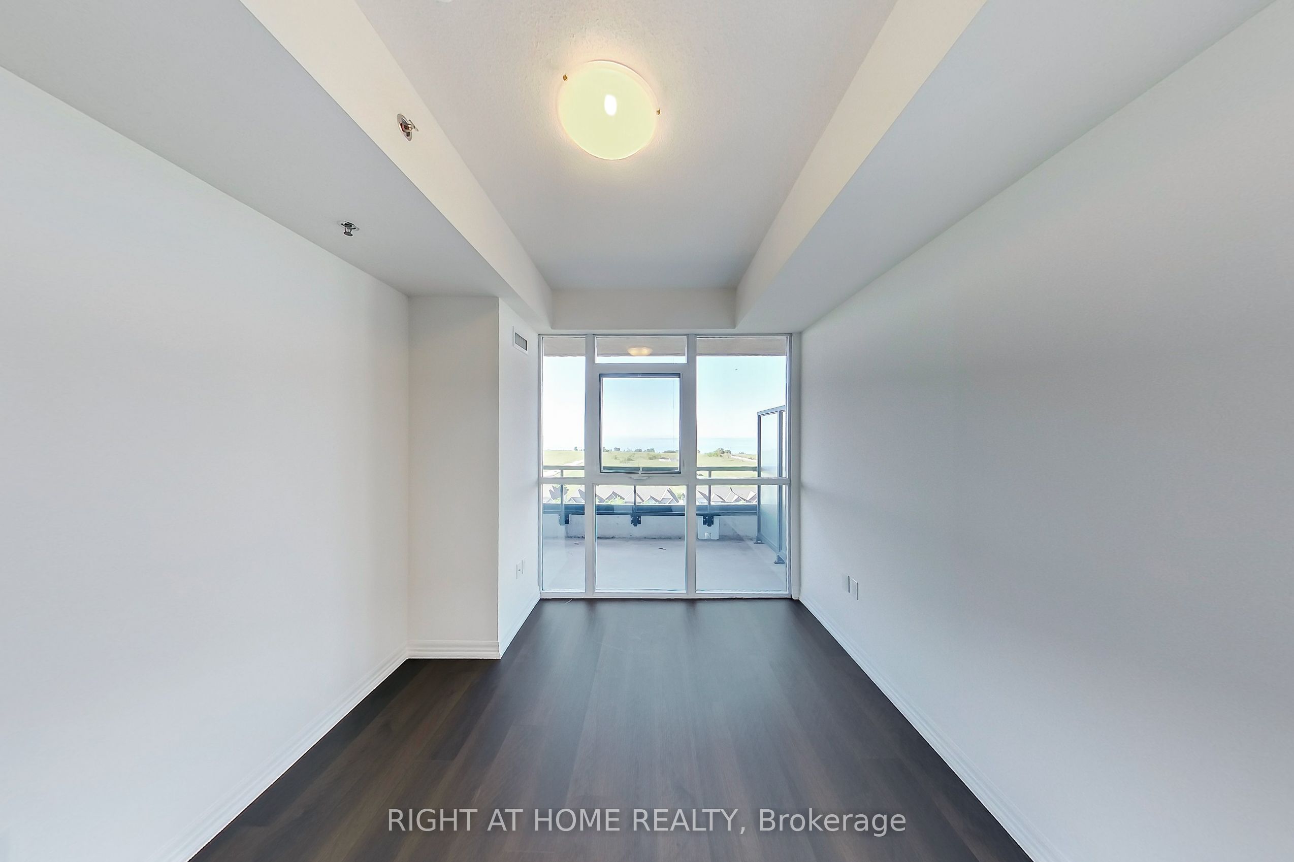 560 North Service Road 807 Property Photo 15