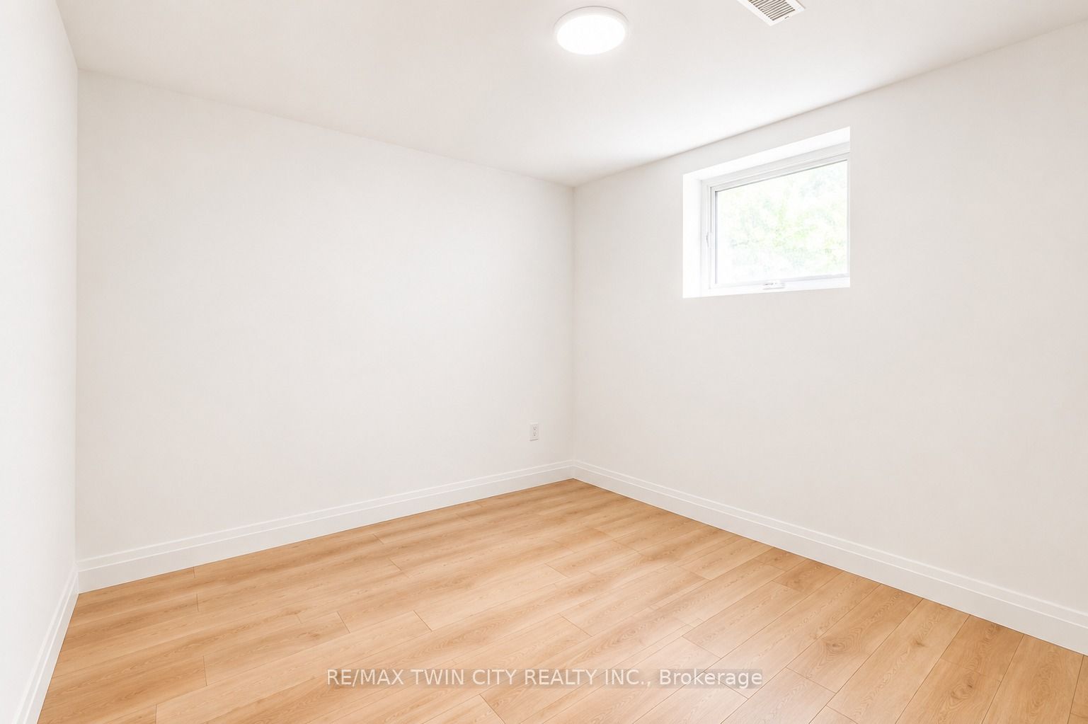 53 Broken Oak Crescent Basement Property Photo 4